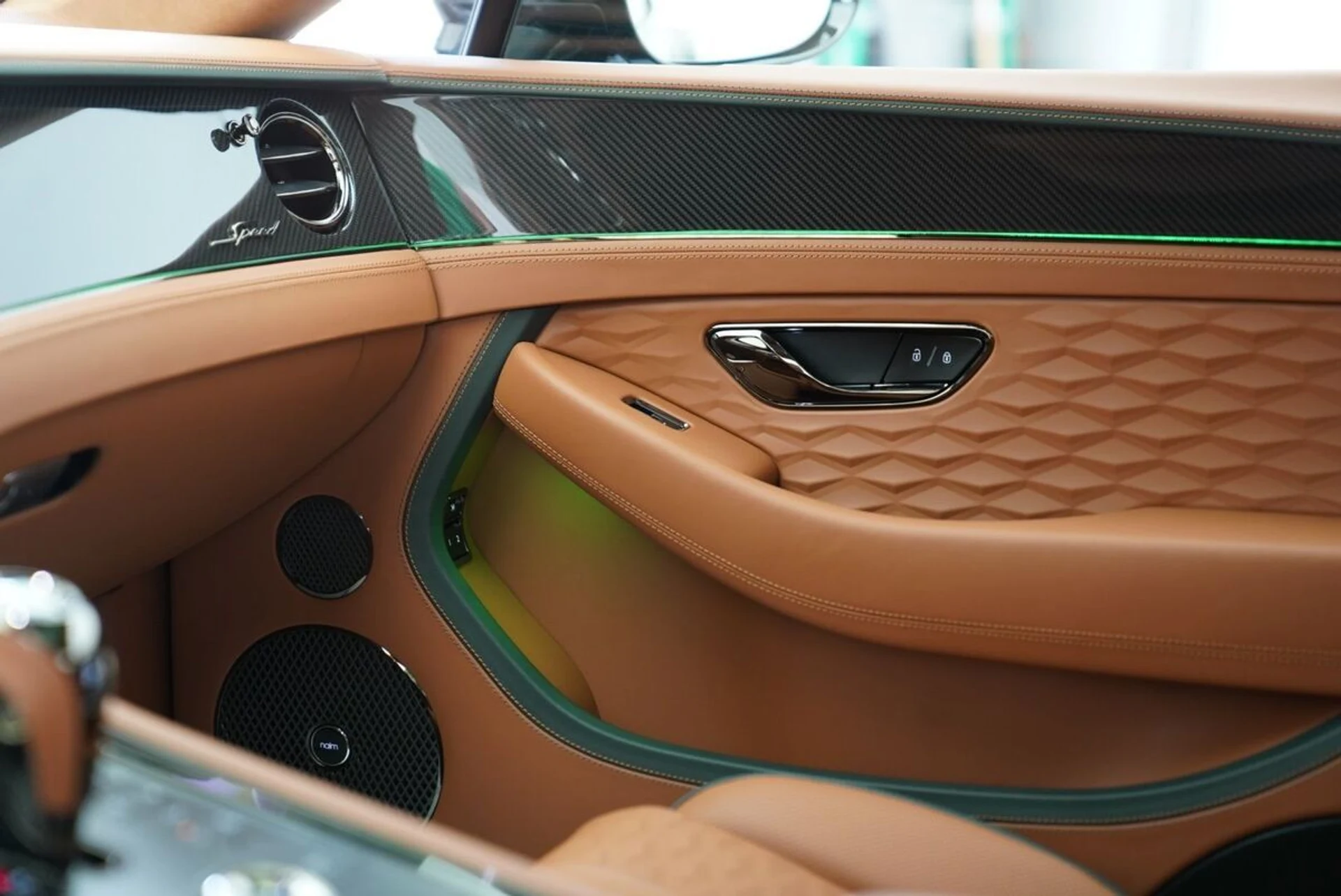 mph010_1934618934_2c7dflglpvypt0h7tki1r6az7w0b_232c5d5b75