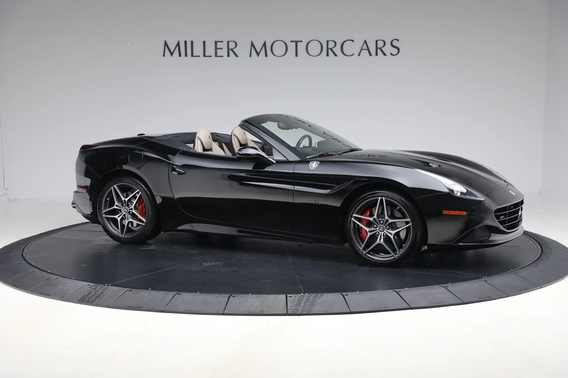 mph010_1936102120_Used_2016_Ferrari_California_T_1749504250_ed6a98edf0