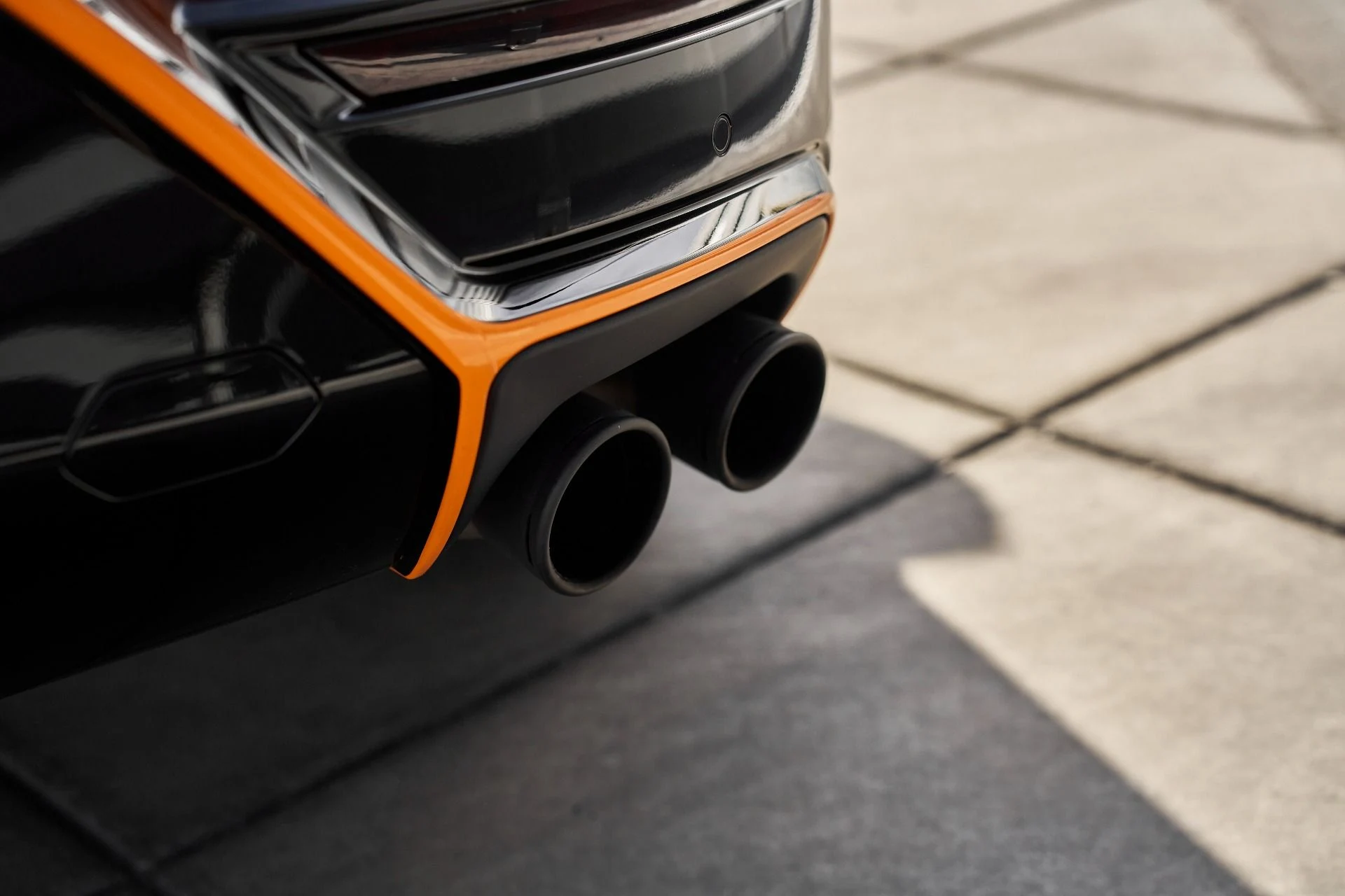 mph010_1936154887_Used_2025_Lamborghini_Urus_SE_1763676982_83a0aad710