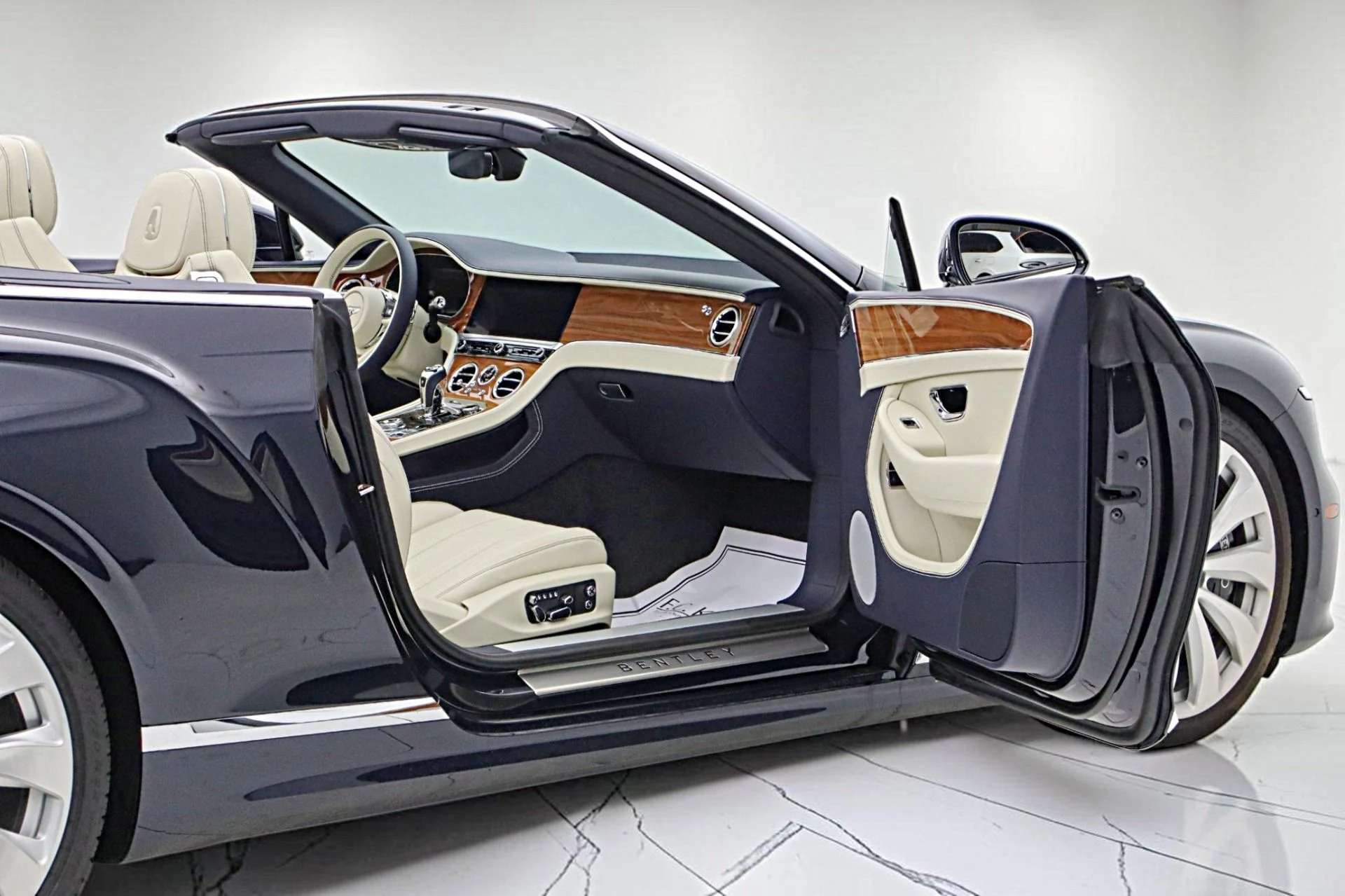 mph010_193858402_New_2026_Bentley_Continental_GTC_eeb27f8608