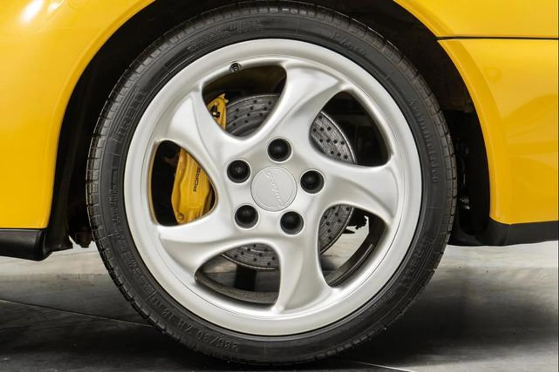 mph010_1942592561_ryuc_O_Lo_Iuv_S_Xq_C5a_L_Rd_Etb_NV_7k_c1e18a451b