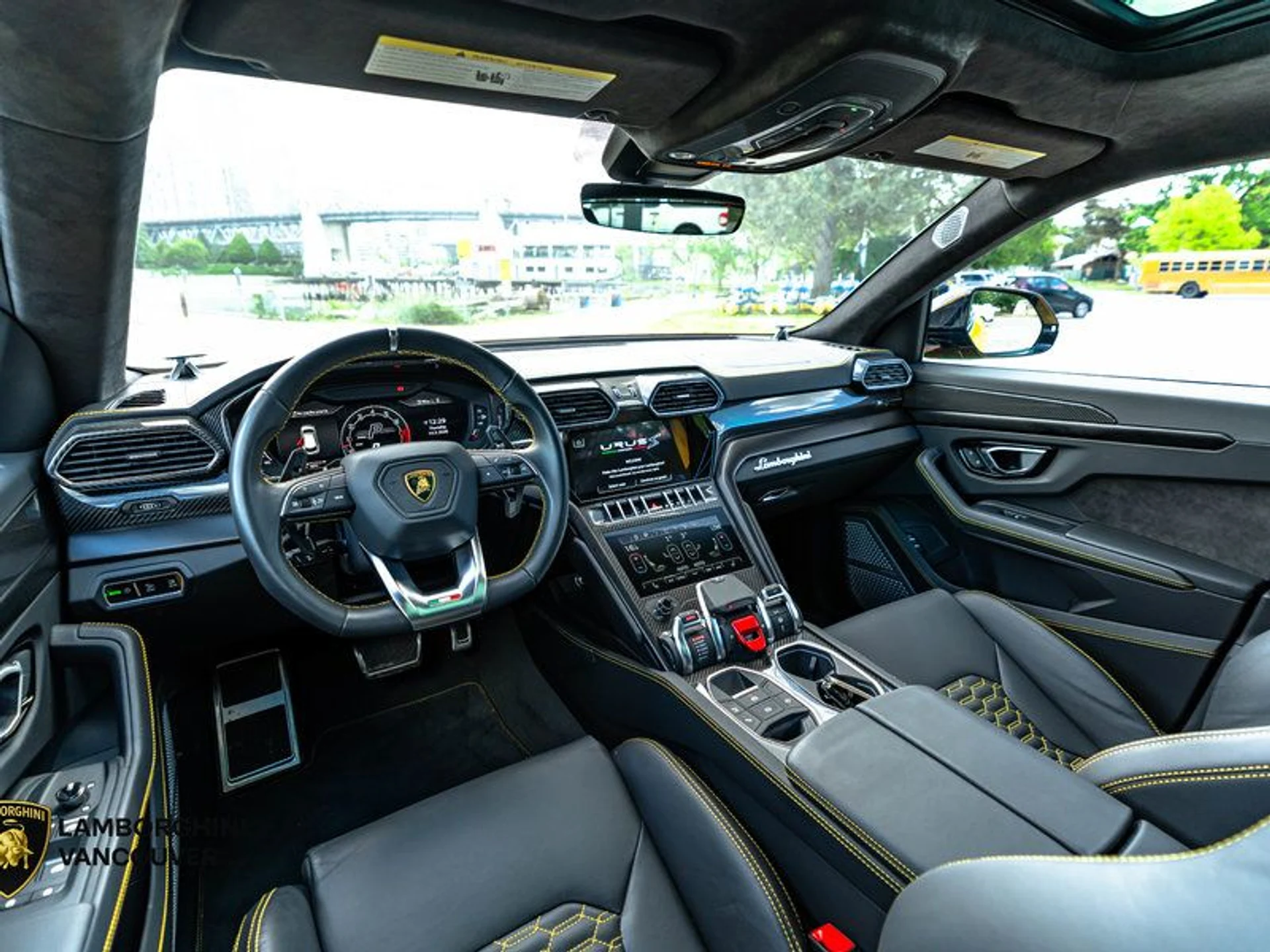 mph010_1955765857_38088919_07321_2024_lamborghini_urus_011_50ffd325fc