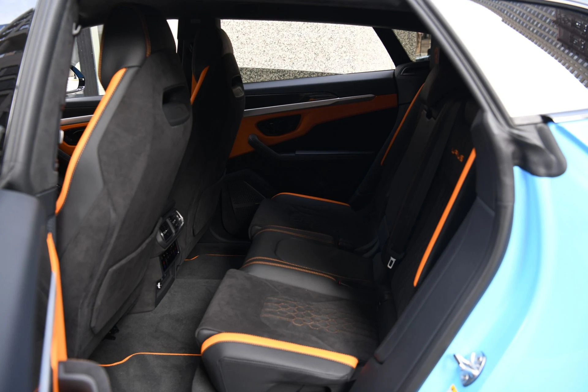 mph010_1956219417_Used_2024_Lamborghini_Urus_S_1739051076_f024062b9b