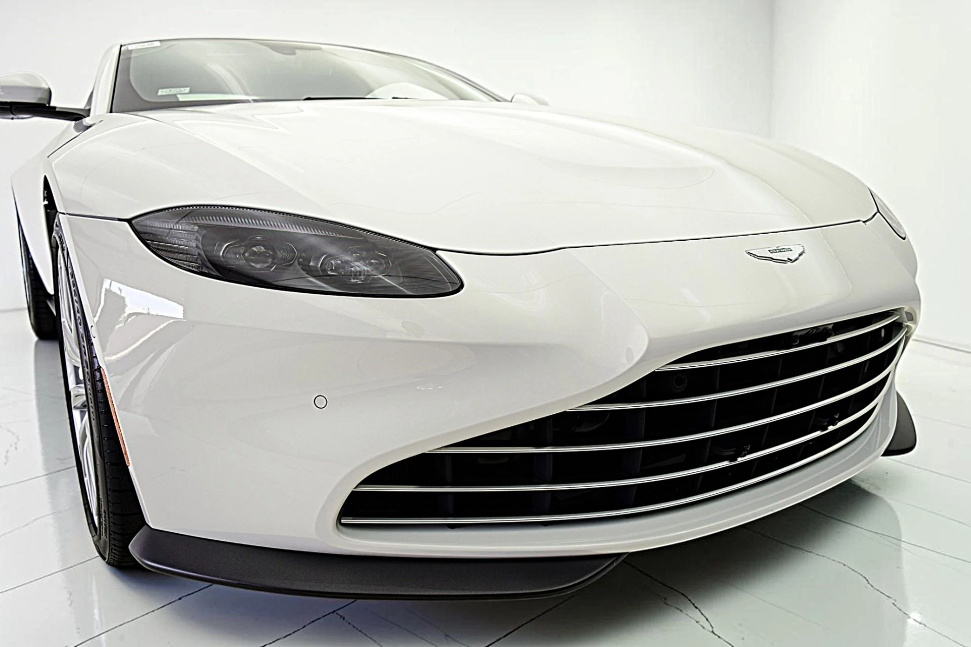 mph010_1959420936_Used_2023_Aston_Martin_Vantage_Coupe_45f4805f9a