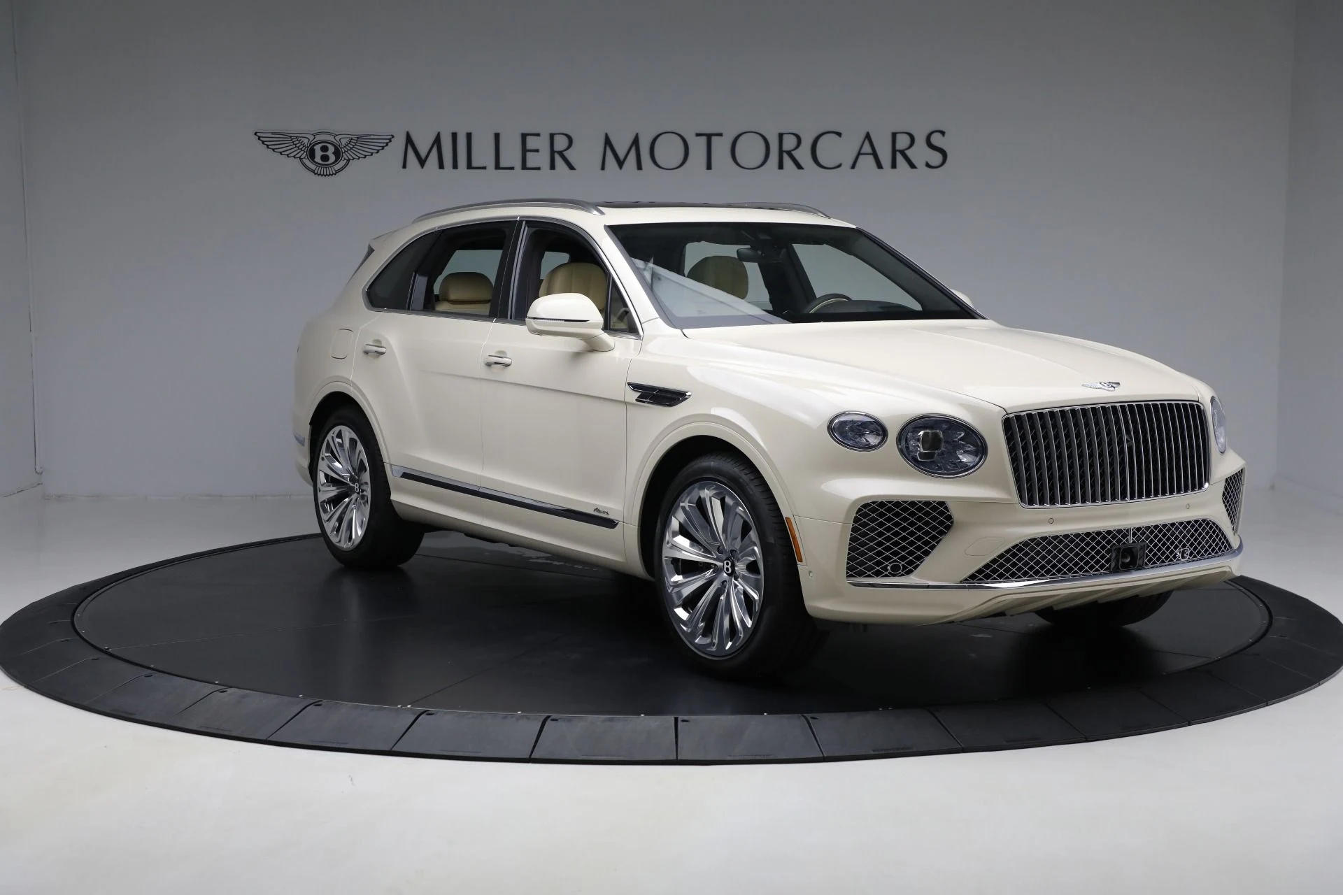 mph010_1969517575_New_2025_Bentley_Bentayga_Azure_V8_61e9727a33