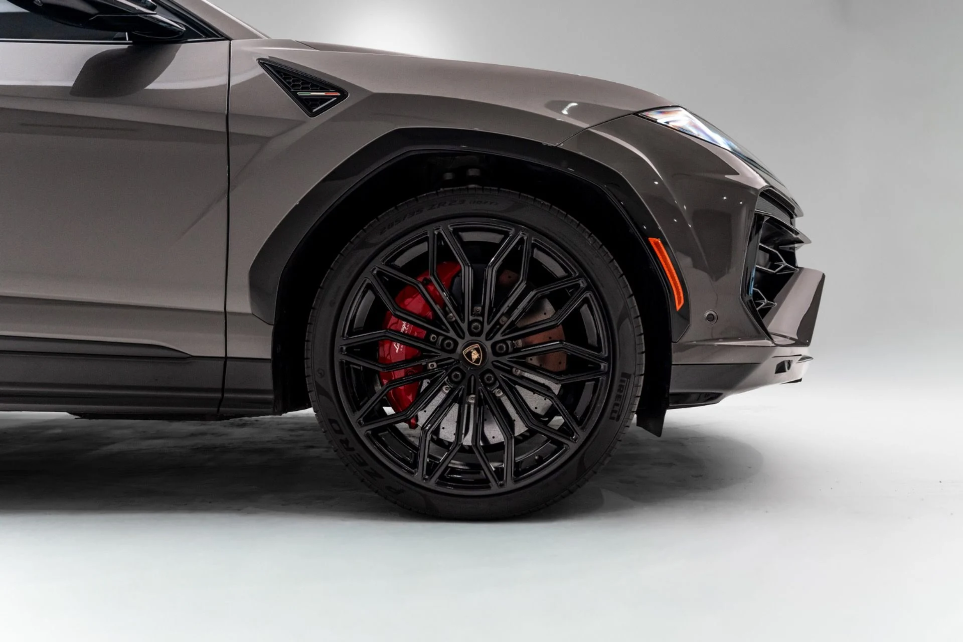 mph010_1970582135_Used_2025_Lamborghini_Urus_SE_1792099573_a8b7e3a1ac