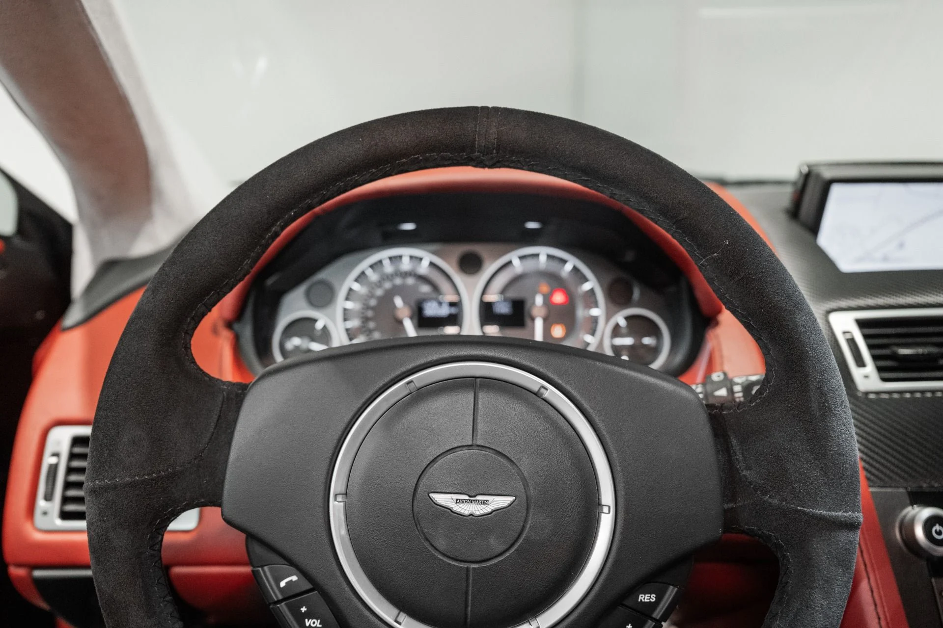 mph010_1974425510_Used_2011_Aston_Martin_V12_Vantage_1762183015_c38dfd33a2