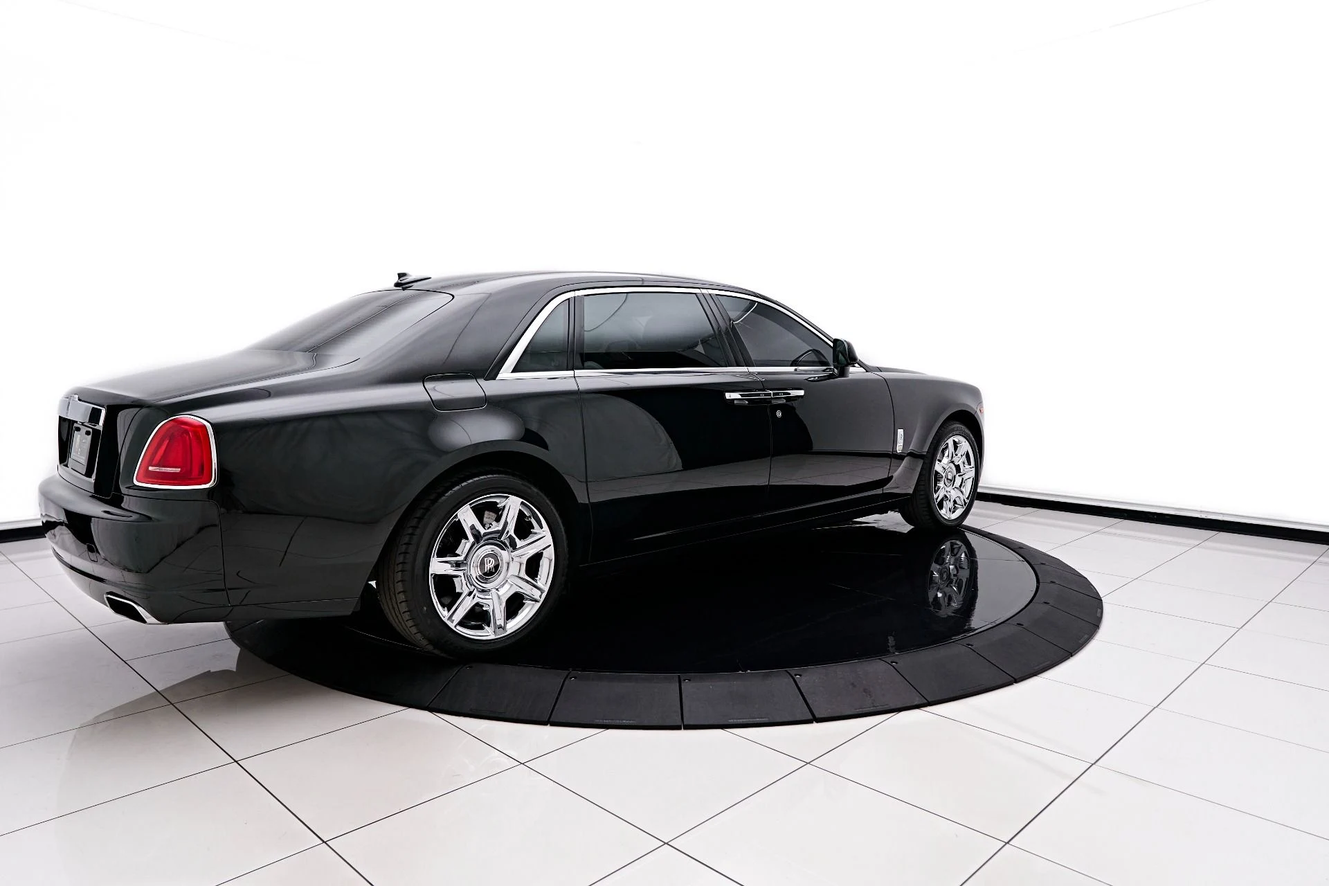 mph010_1974436012_Used_2012_Rolls_Royce_Ghost_Base_1690494640_5510124460