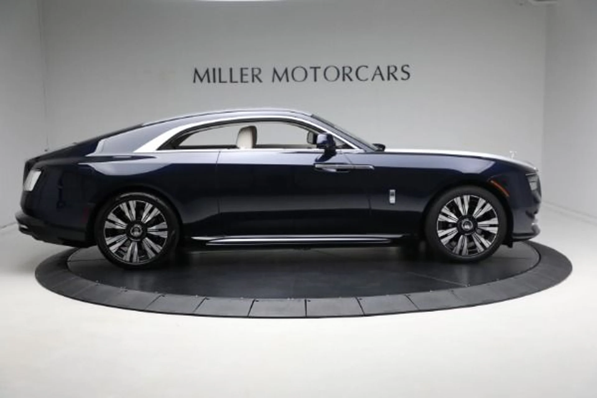 mph010_1977440900_New_2024_Rolls_Royce_Spectre_4b51686196