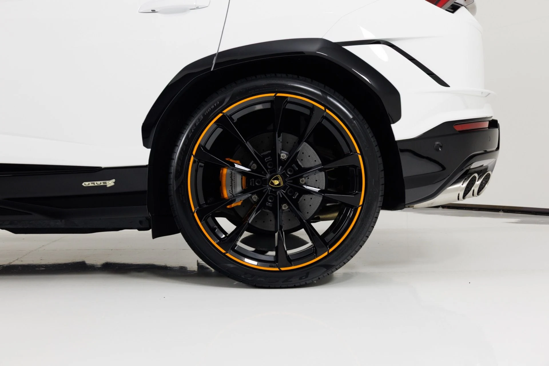 mph010_1981018735_Used_2024_Lamborghini_Urus_S_1775674860_df422800cb