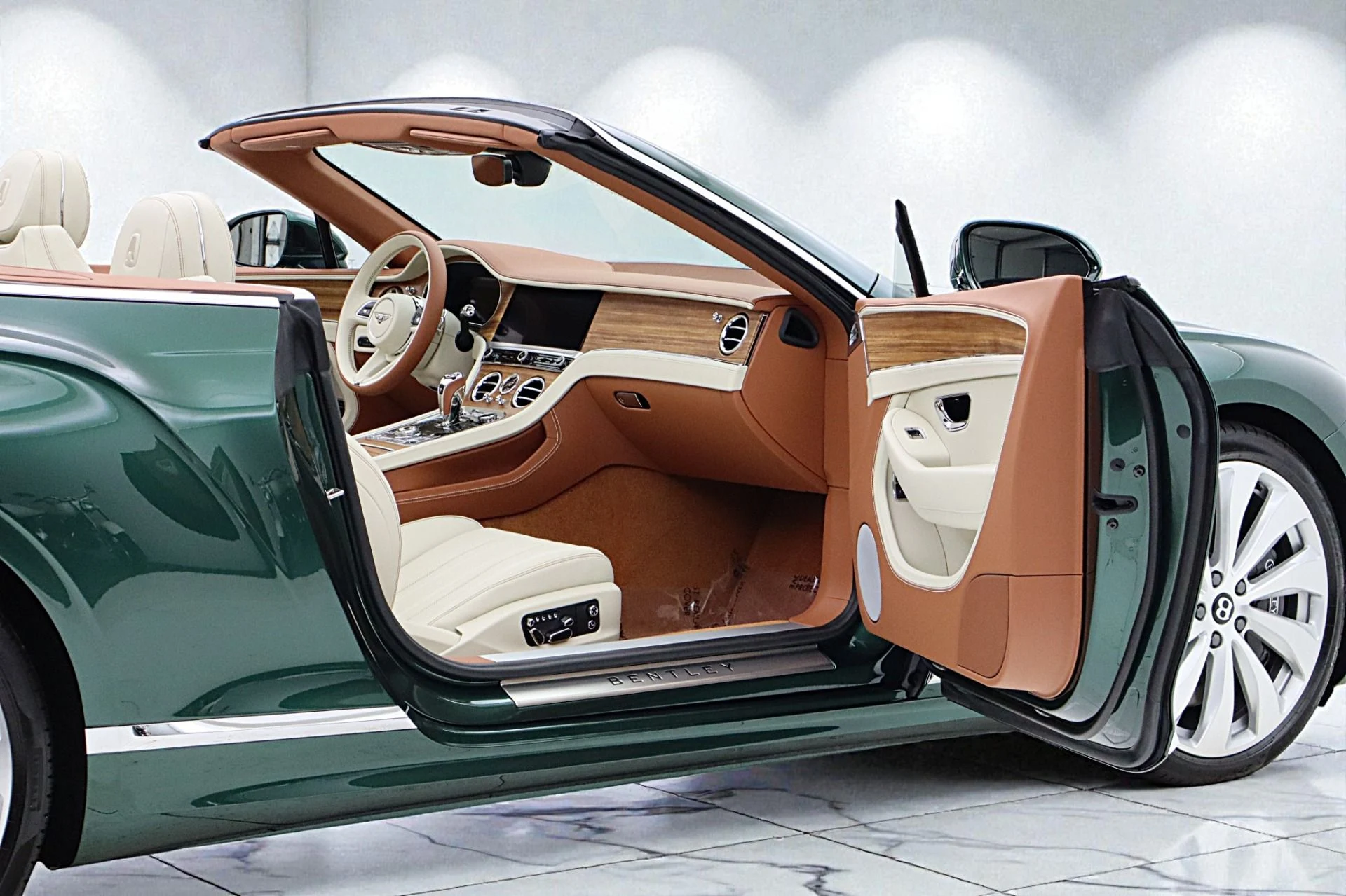 mph010_1986048597_New_2026_Bentley_Continental_GTC_322495aa79