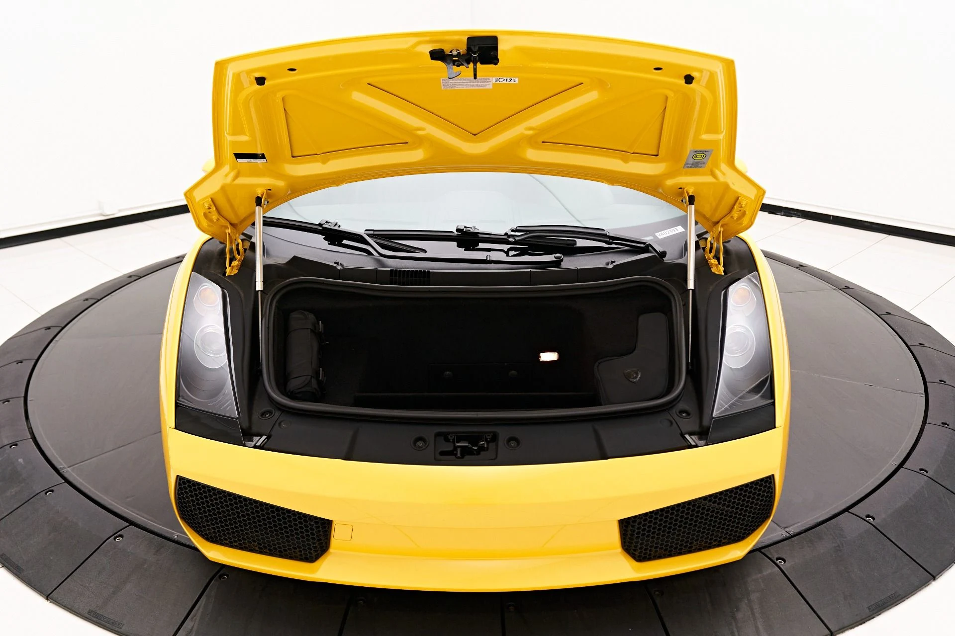 mph010_198849893_Used_2005_Lamborghini_Gallardo_1703127301_0e0ab84c81