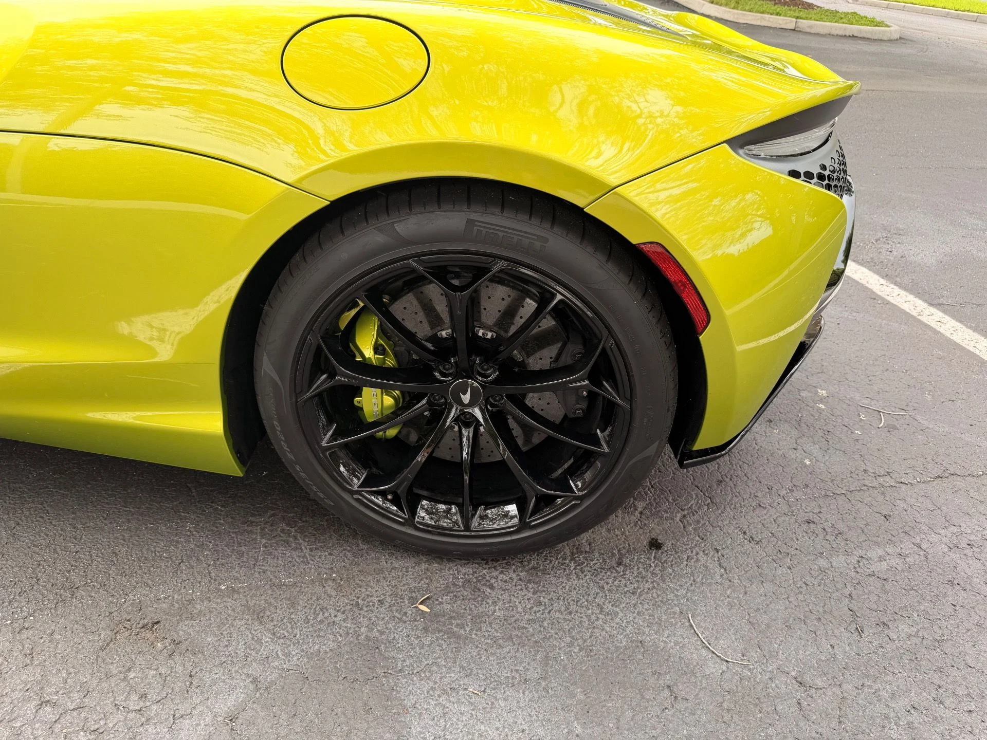 mph010_1990118959_Used_2023_Mc_Laren_Artura_1765484443_fbc4ad408d