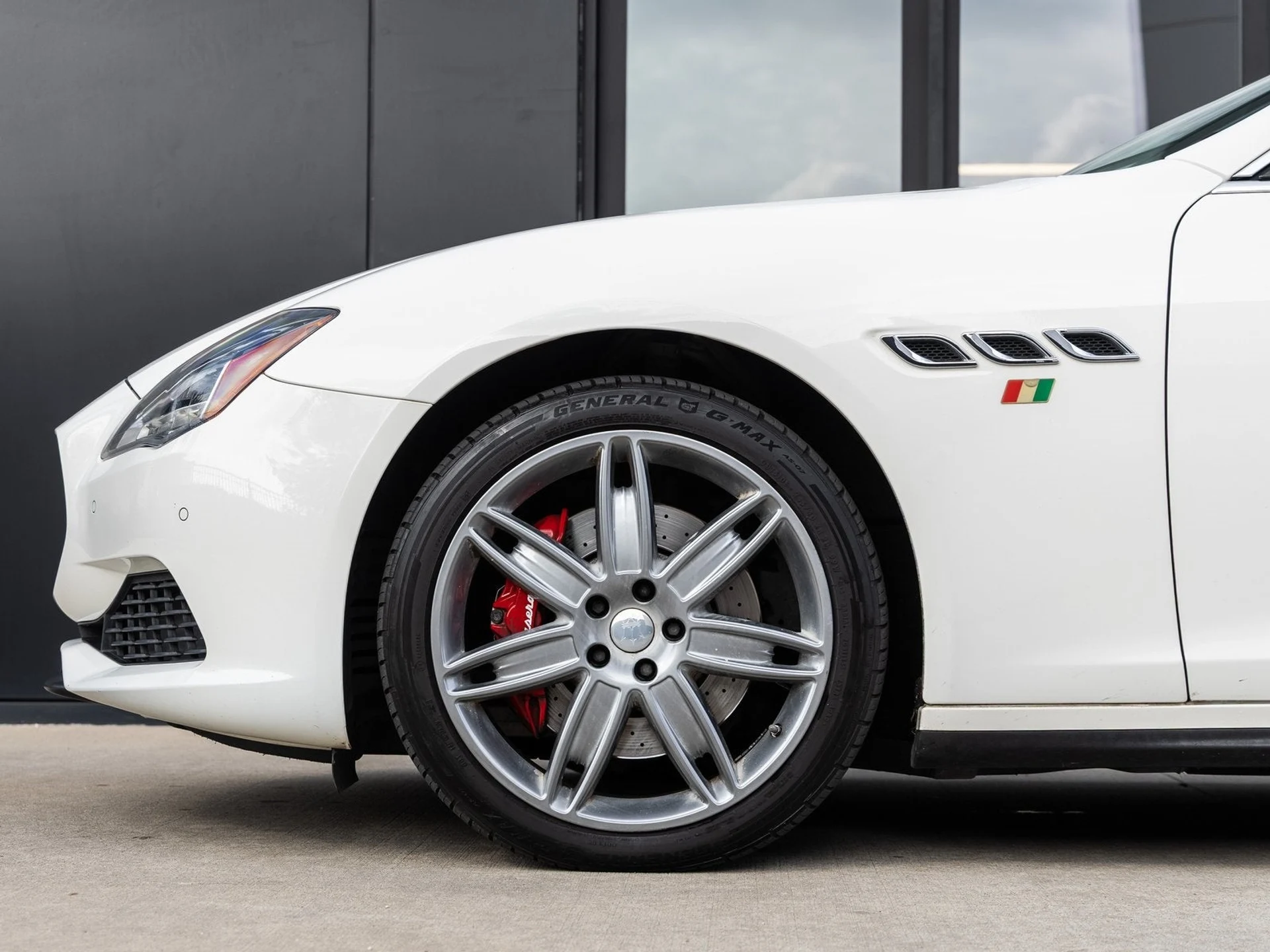 mph010_1990775109_11_6587dbb1d4