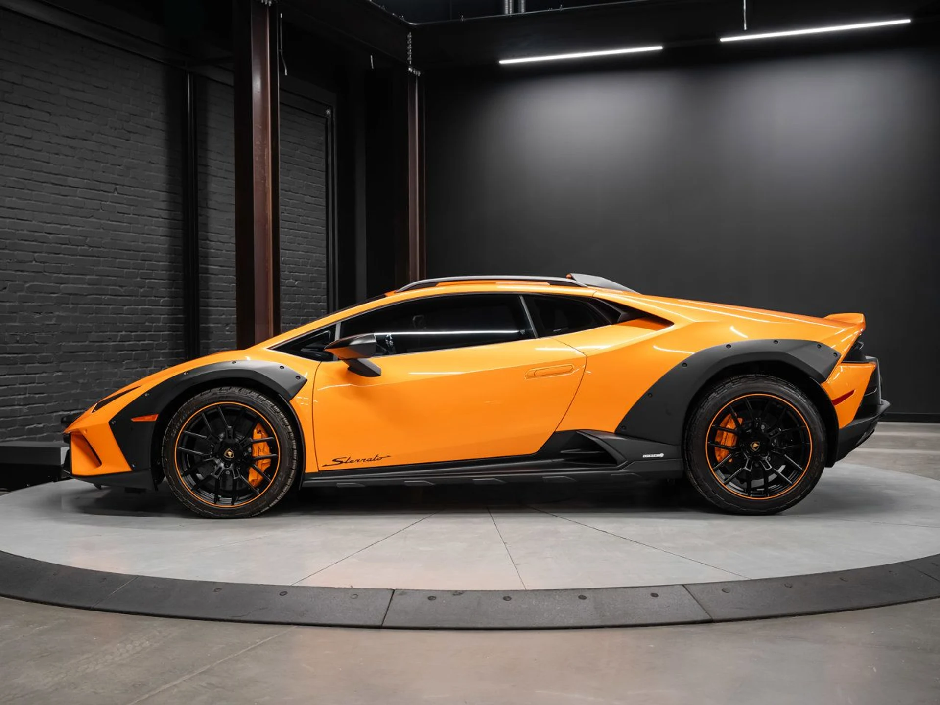 mph010_200967375_lamborghini_huracan_2023_e9aeec01e0