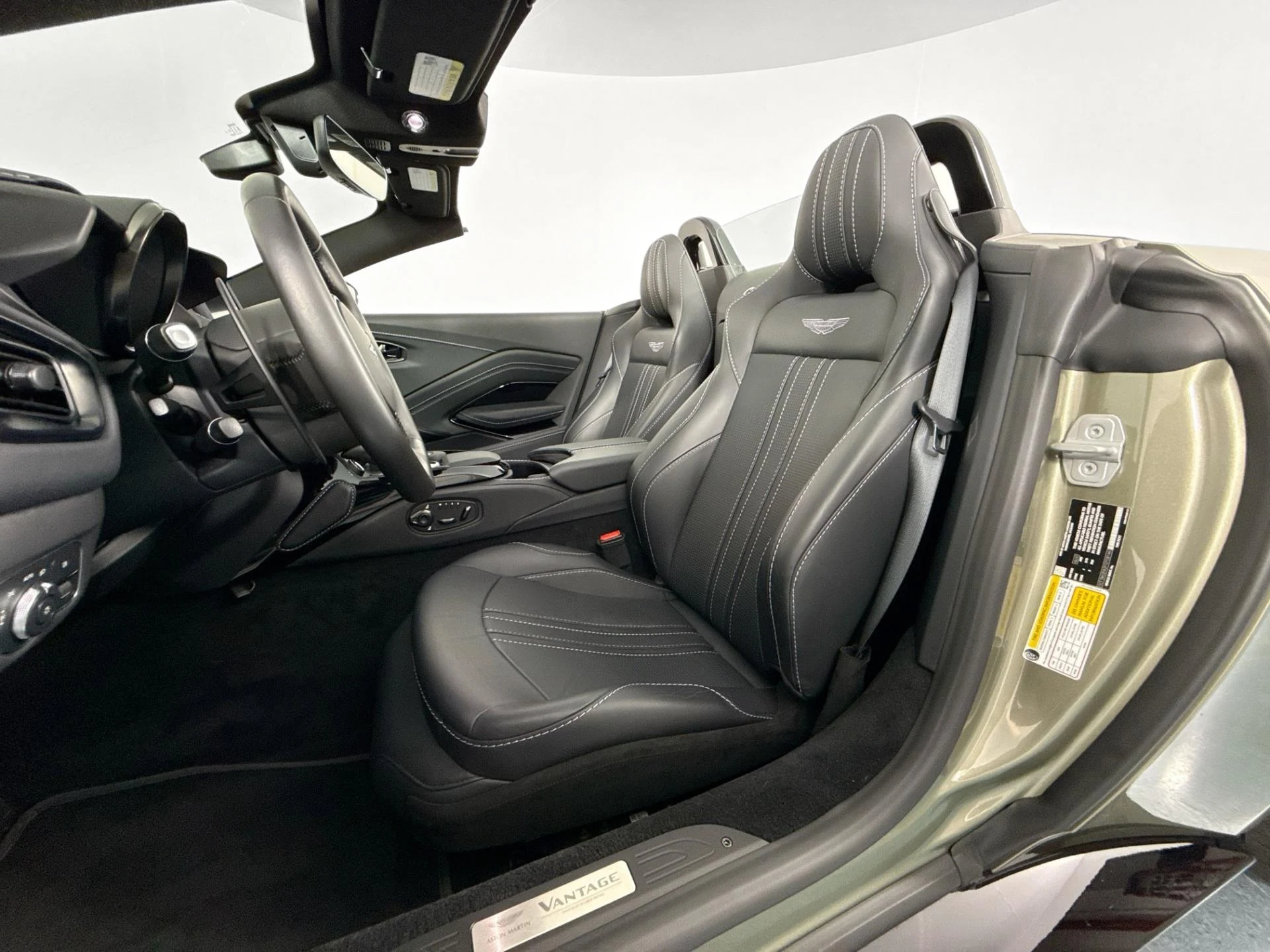 mph010_2027689912_Used_2023_Aston_Martin_Vantage_V8_1783445533_373e2427c6