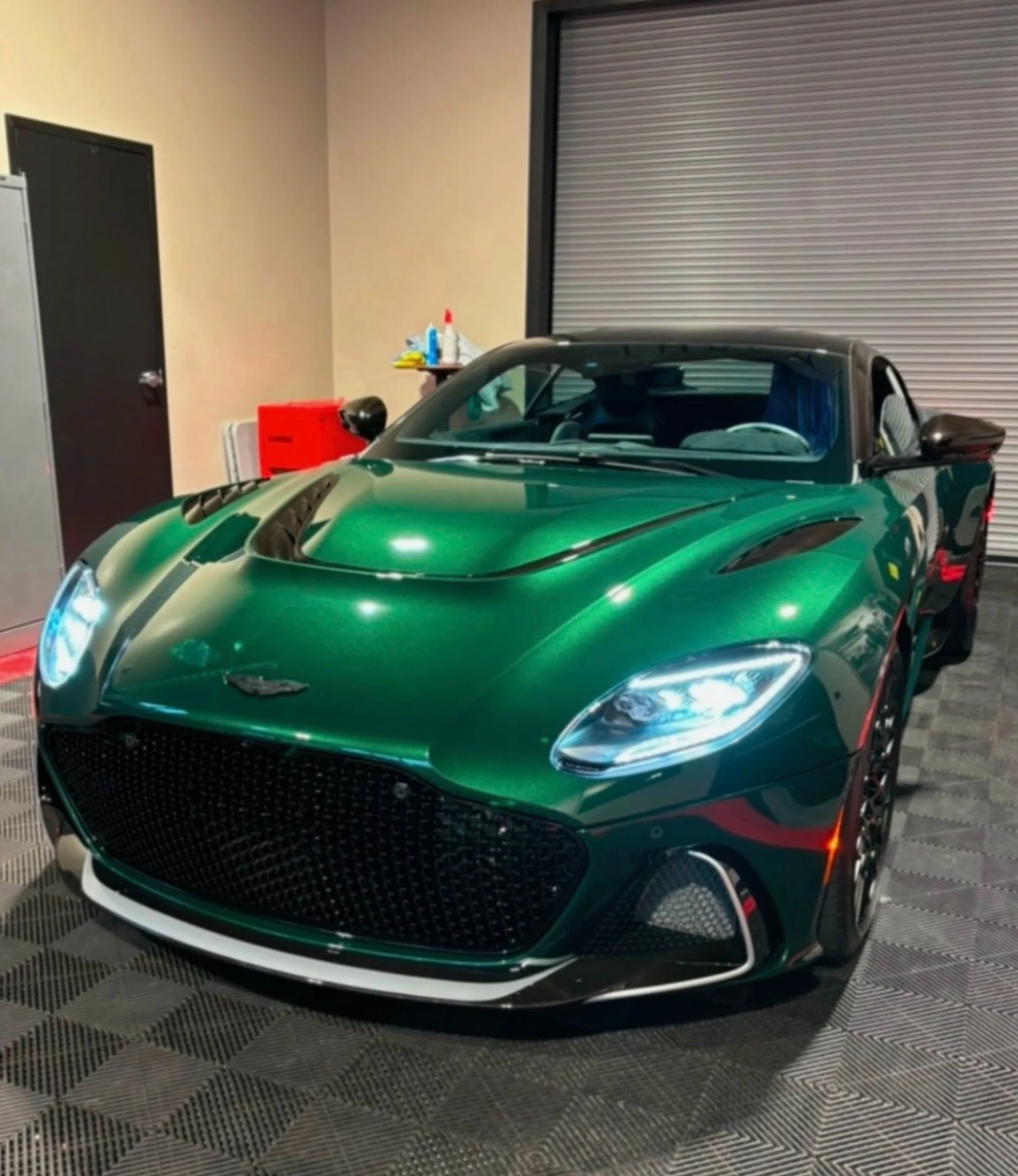 mph010_2027916628_Used_2023_Aston_Martin_DBS_770_Ultimate_1760395236_6e8d0f91e6