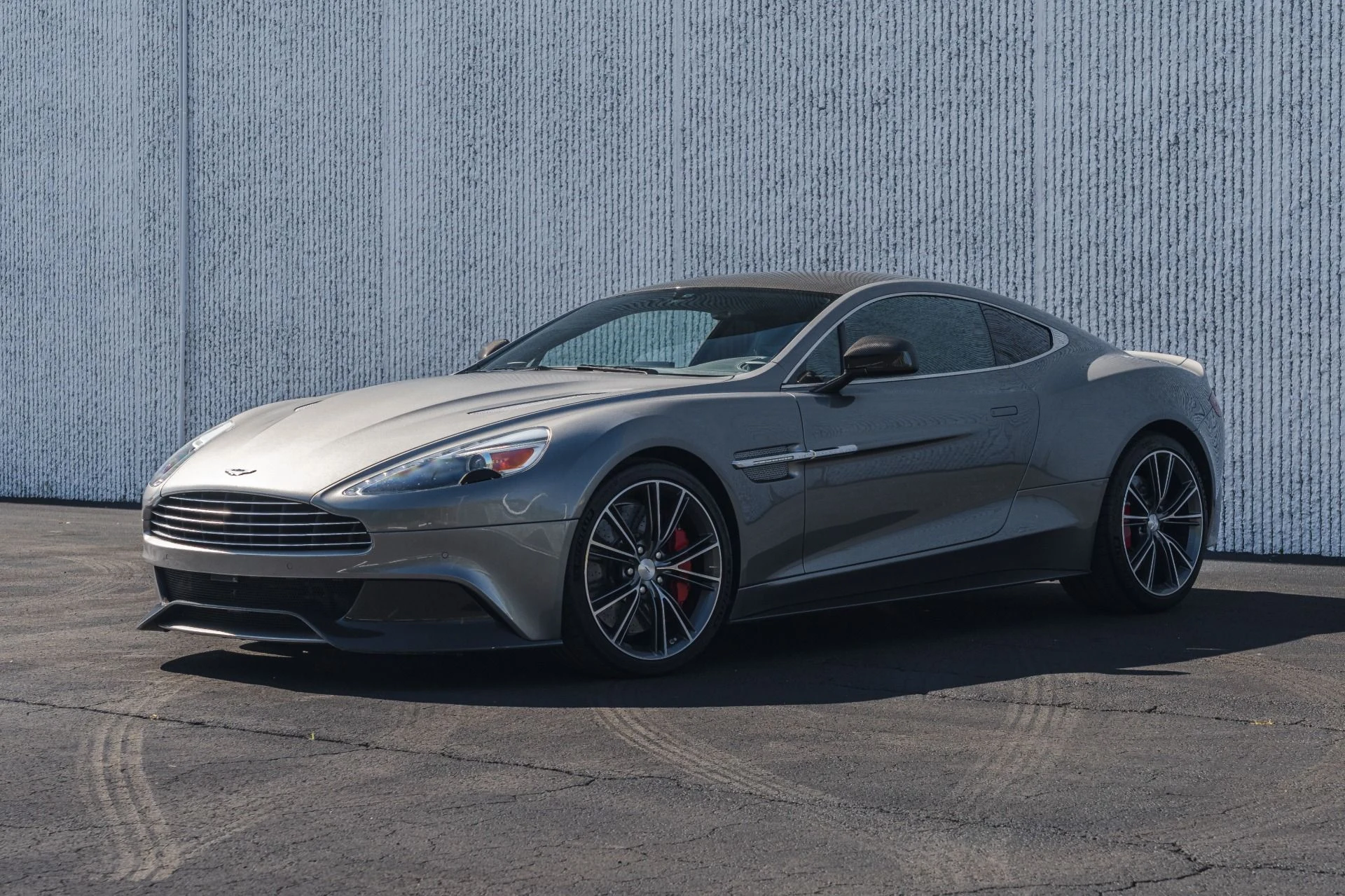 mph010_2031722642_Used_2014_Aston_Martin_Vanquish_w_Quilted_Stitching_Carbon_Interior_Carbon_Exterior_1757455355_58f1607c1b