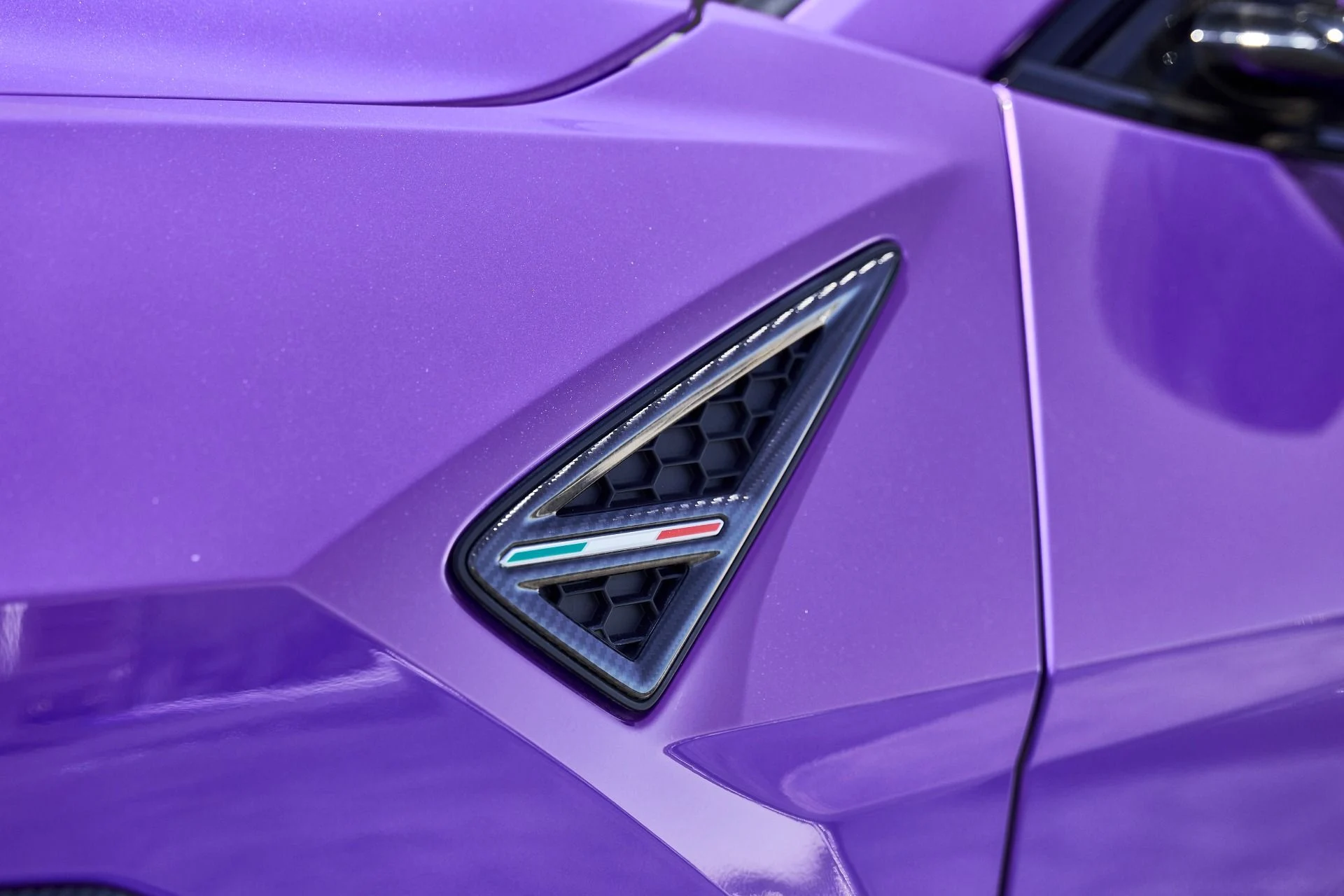 mph010_2039529440_Used_2024_Lamborghini_Urus_Performante_1773968240_d12f7adb96