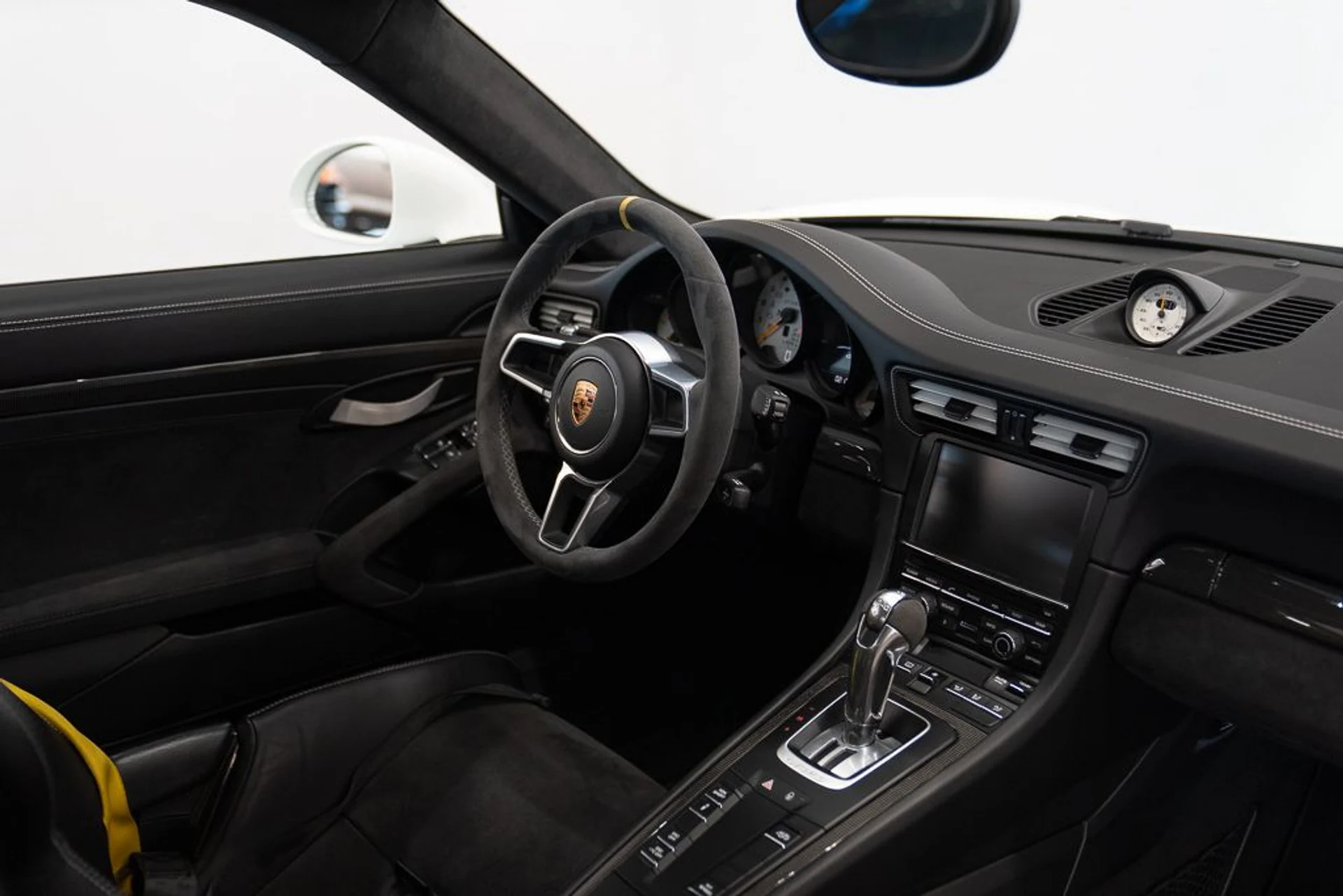 mph010_204926851_porsche_911_2016_jpg_v_1777670076_5ef93d5b63