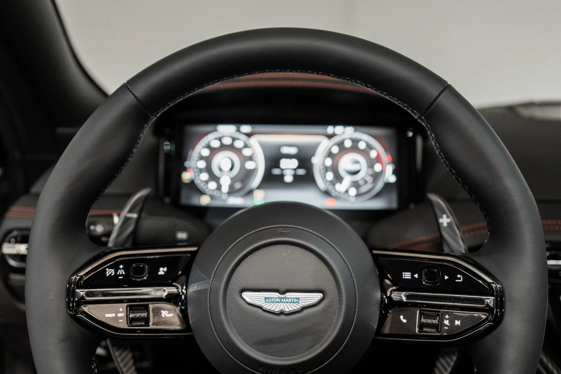 mph010_2050496796_New_2025_Aston_Martin_DB_12_Volante_1735316524_56e3d890da