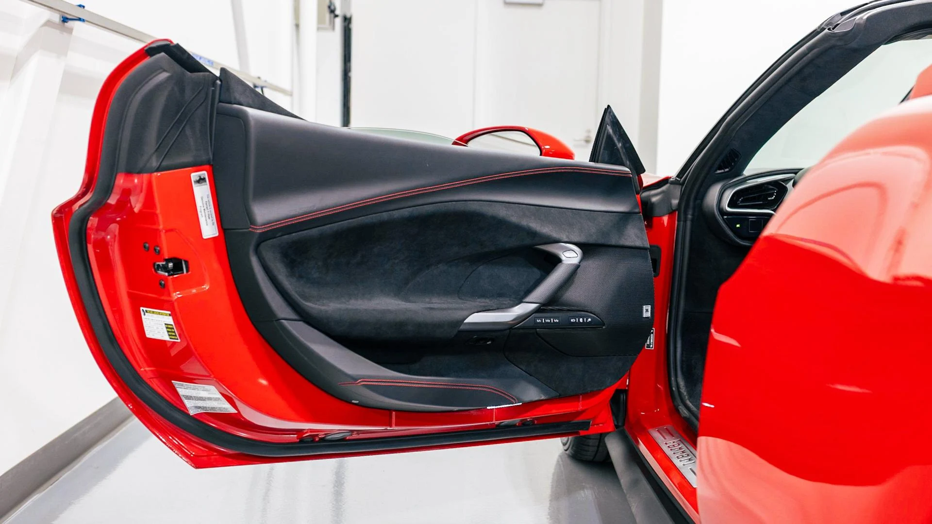 mph010_2053779965_Used_2025_Ferrari_296_GTS_1783164586_17ffd1dcef