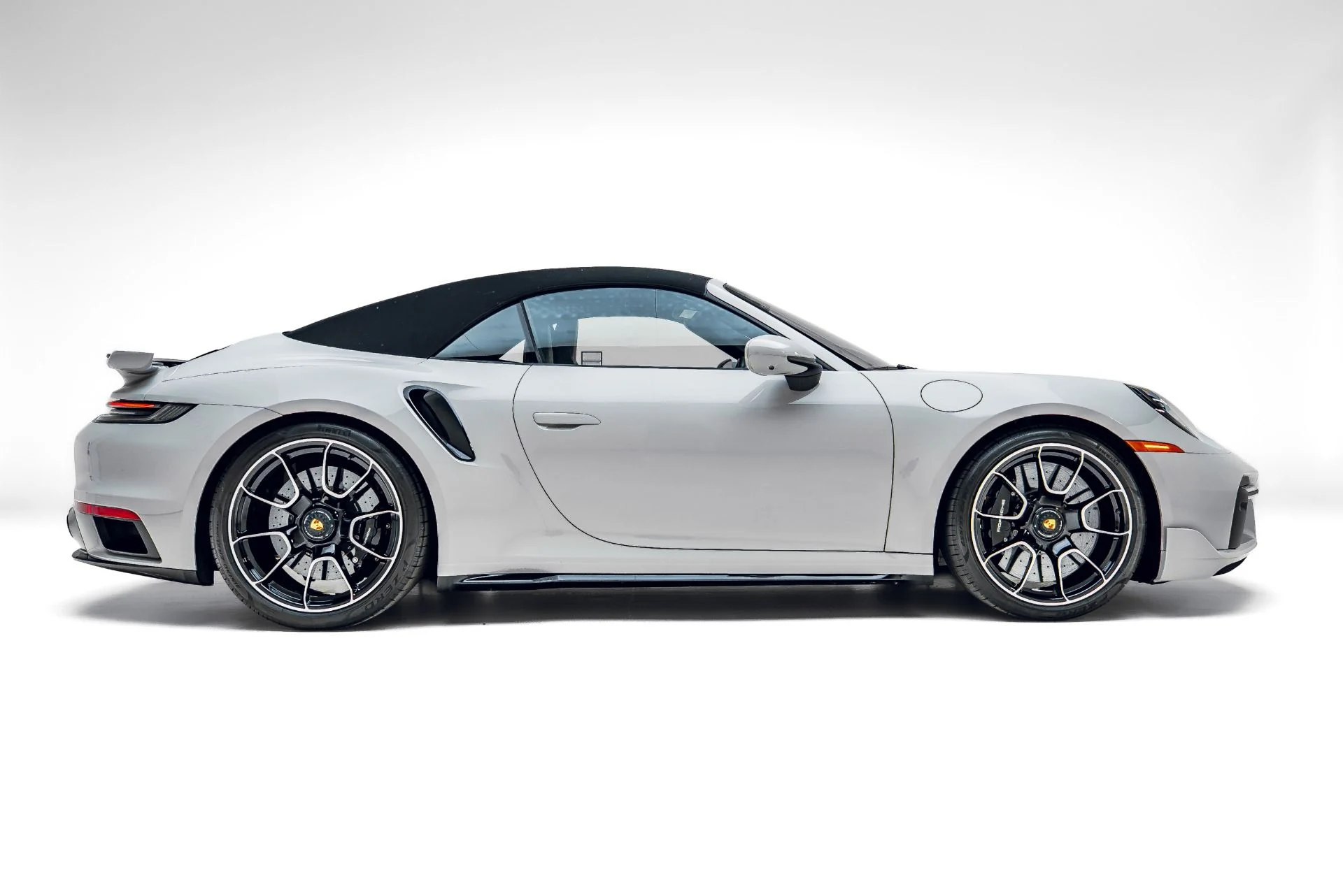 mph010_2055054220_Used_2022_Porsche_911_Turbo_S_Cabriolet_1782847628_19e50580eb