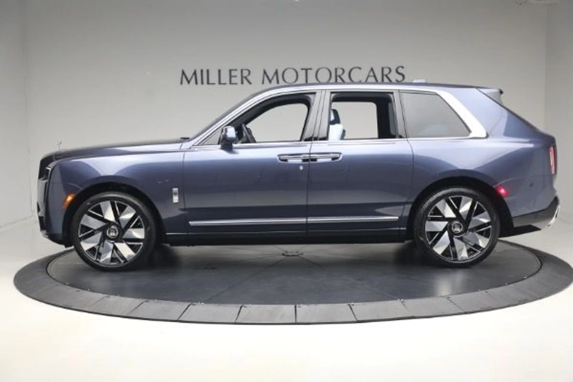 mph010_2057146584_Used_2025_Rolls_Royce_Cullinan_ed717aae03