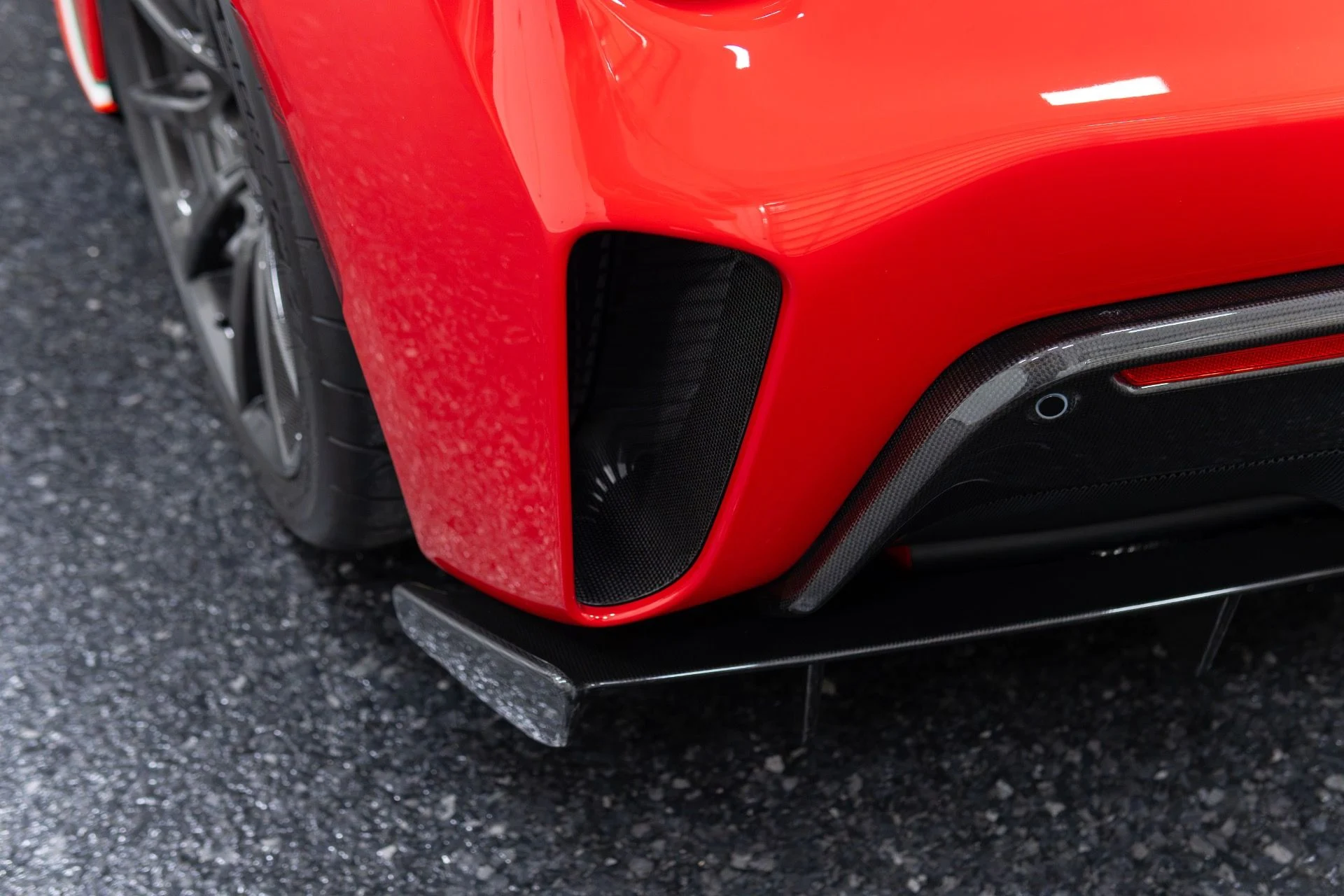 mph010_2060239429_Used_2020_Ferrari_488_Pista_1788470814_20139e9dd5