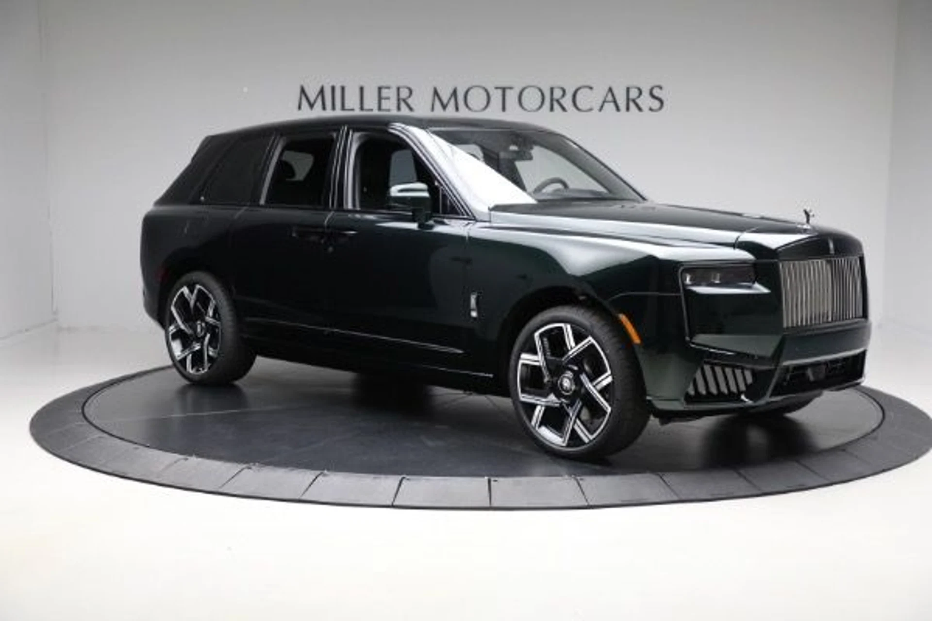 mph010_2060450358_New_2025_Rolls_Royce_Black_Badge_Cullinan_43350e90aa