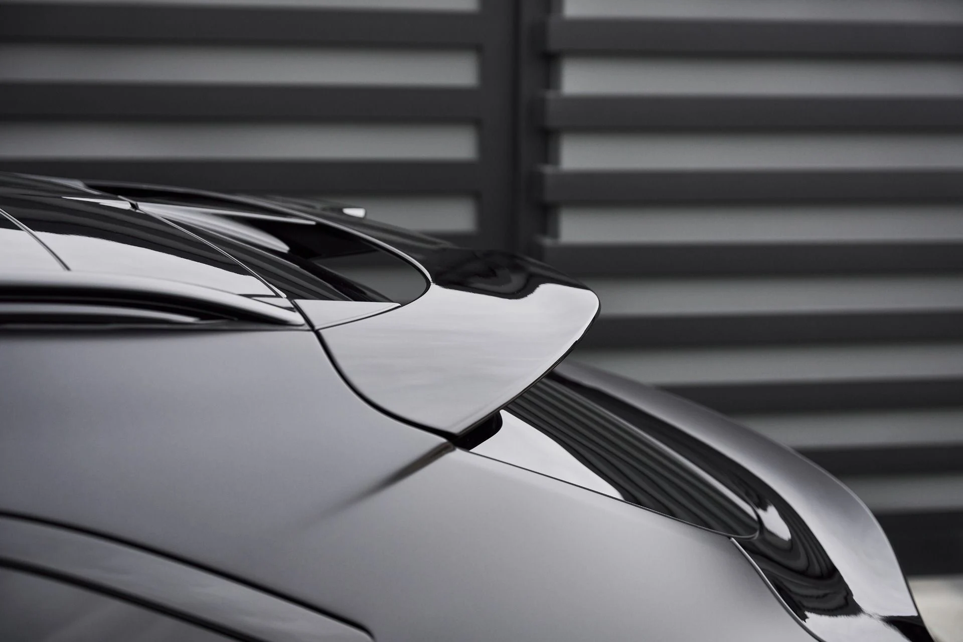 mph010_2061460162_Used_2025_Aston_Martin_DBX_707_1766785285_9abc0bcb7d