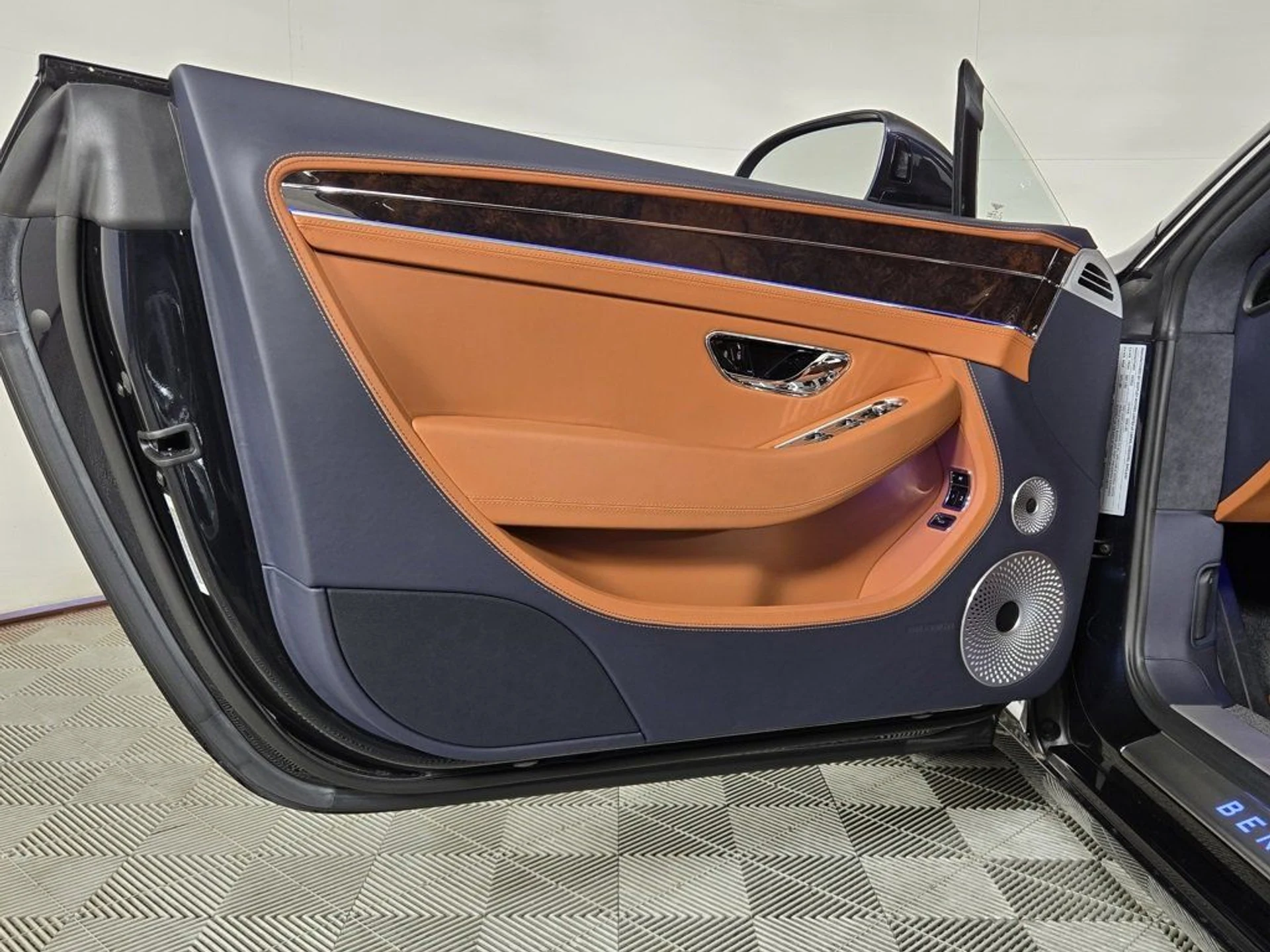 mph010_2065669332_8b9012d3cc0a4f7c8f38052f79febe93_b8146271d1