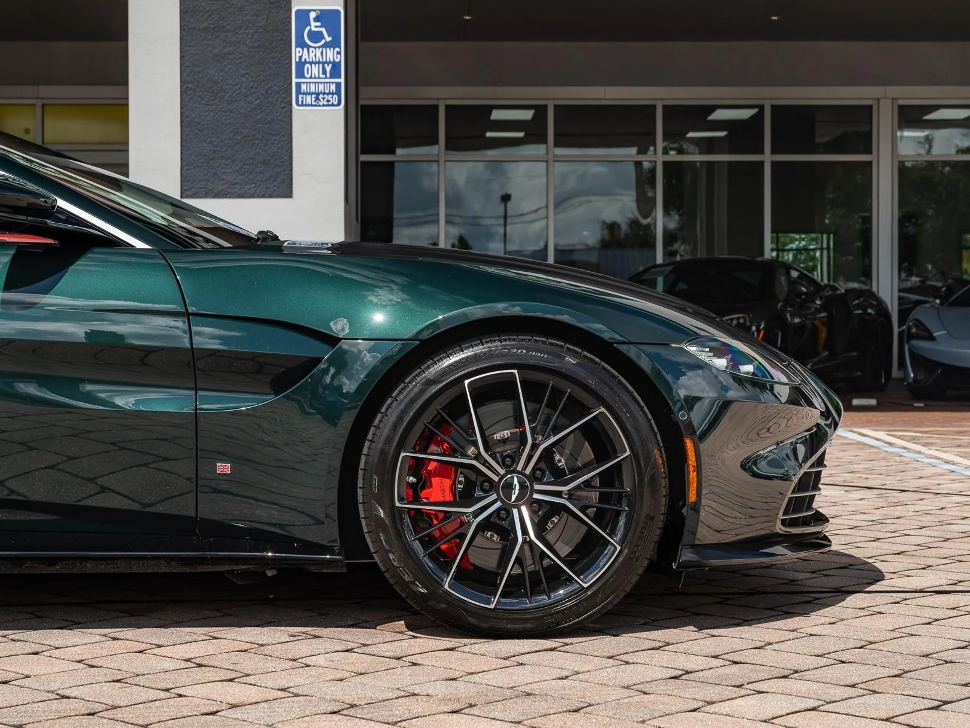 mph010_2068884635_Used_2021_Aston_Martin_Vantage_1753207572_44d9cc88db