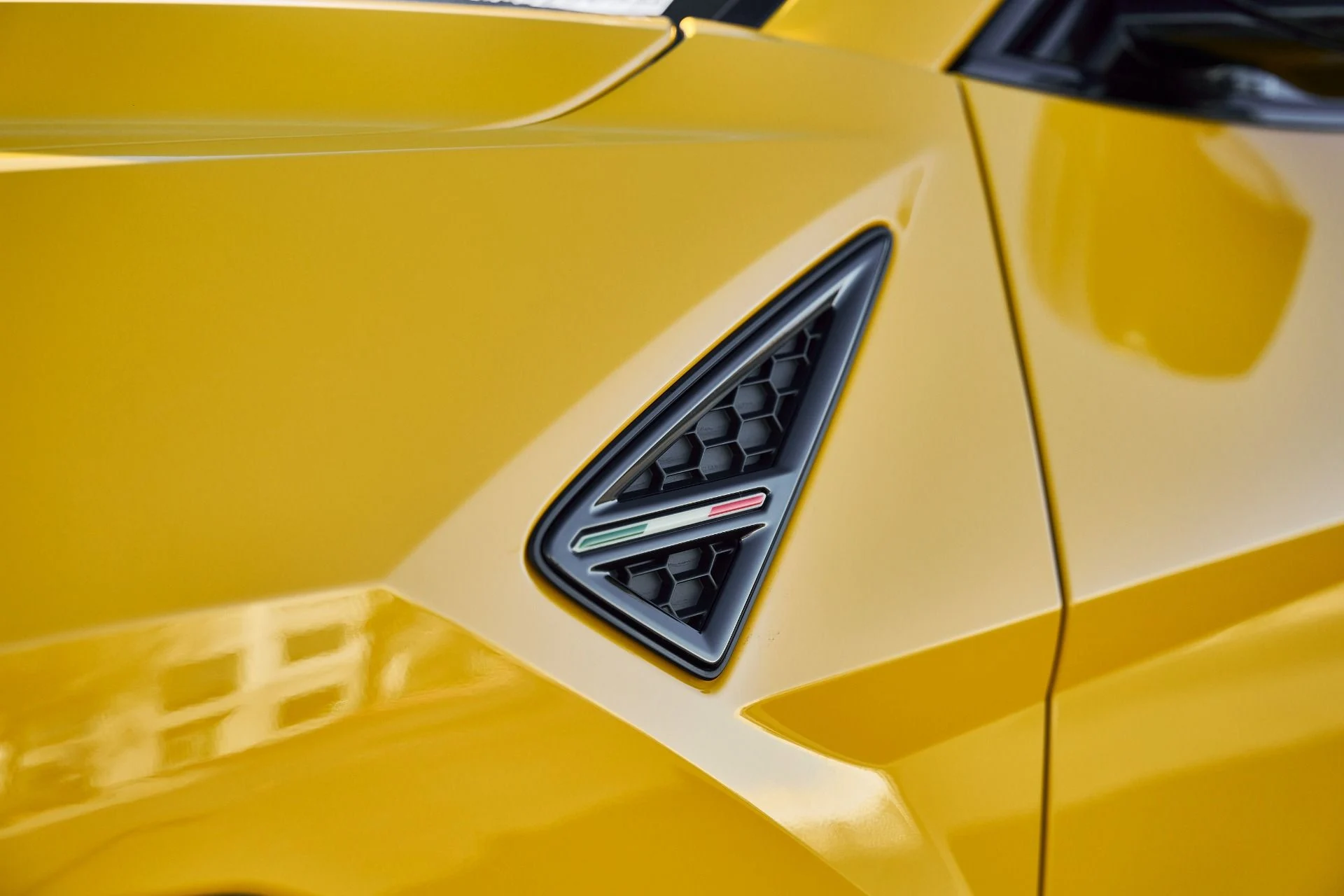 mph010_2069350471_Used_2024_Lamborghini_Urus_Performante_1768011548_c6d778a6d8