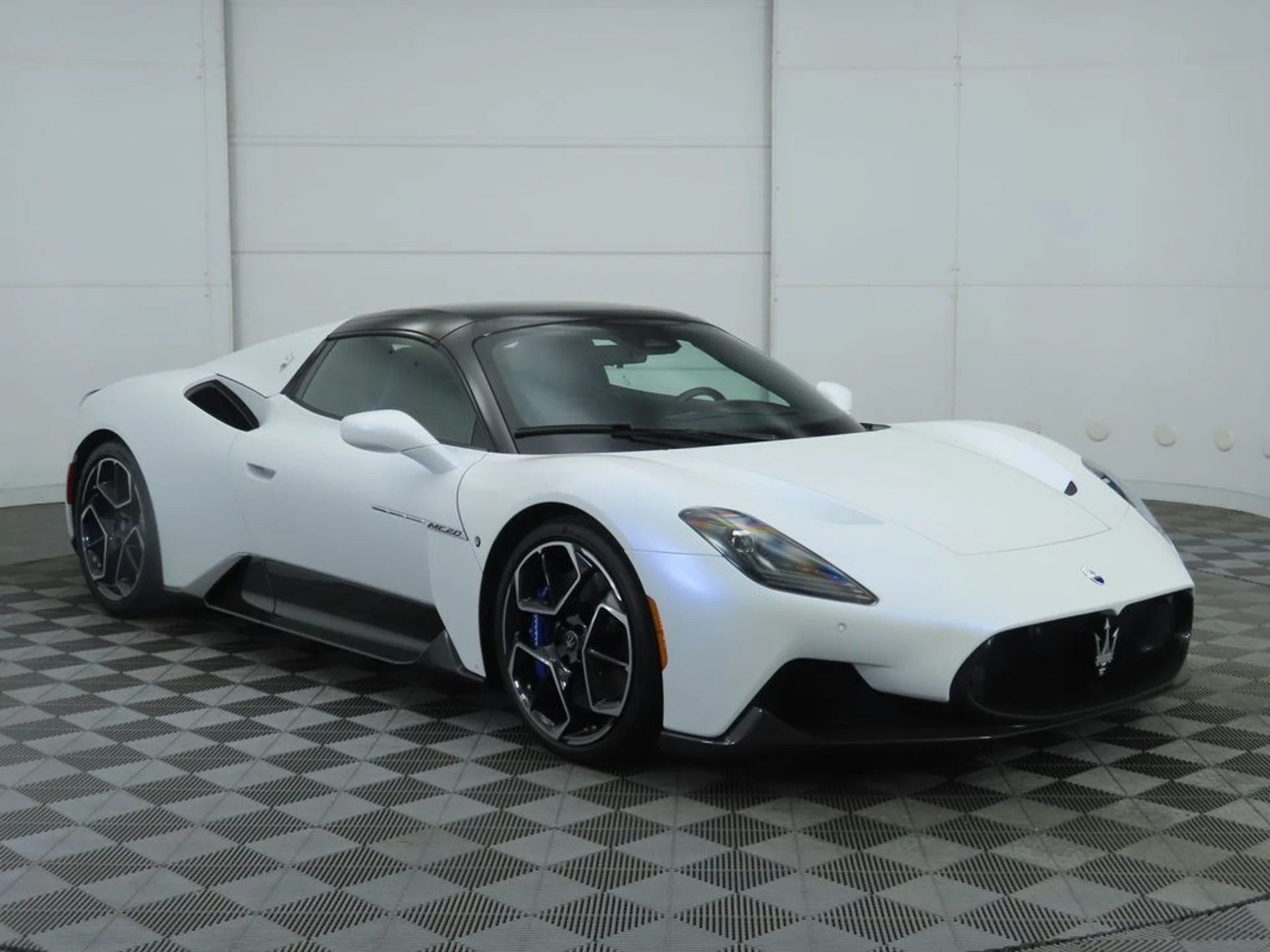 mph010_2079371094_used_2023_maserati_mc20_cieloconvertible_8119_22982884_11_1024_930f0223d7