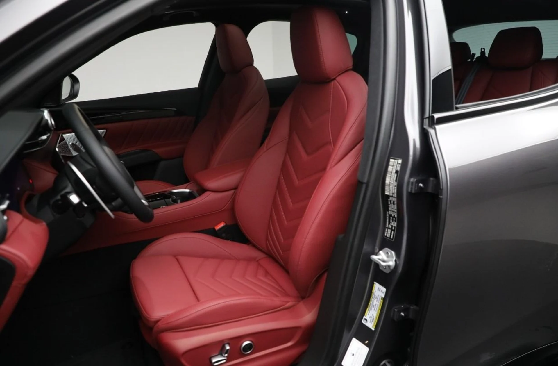 mph010_2084413640_New_2025_Maserati_Grecale_Modena_620b653976