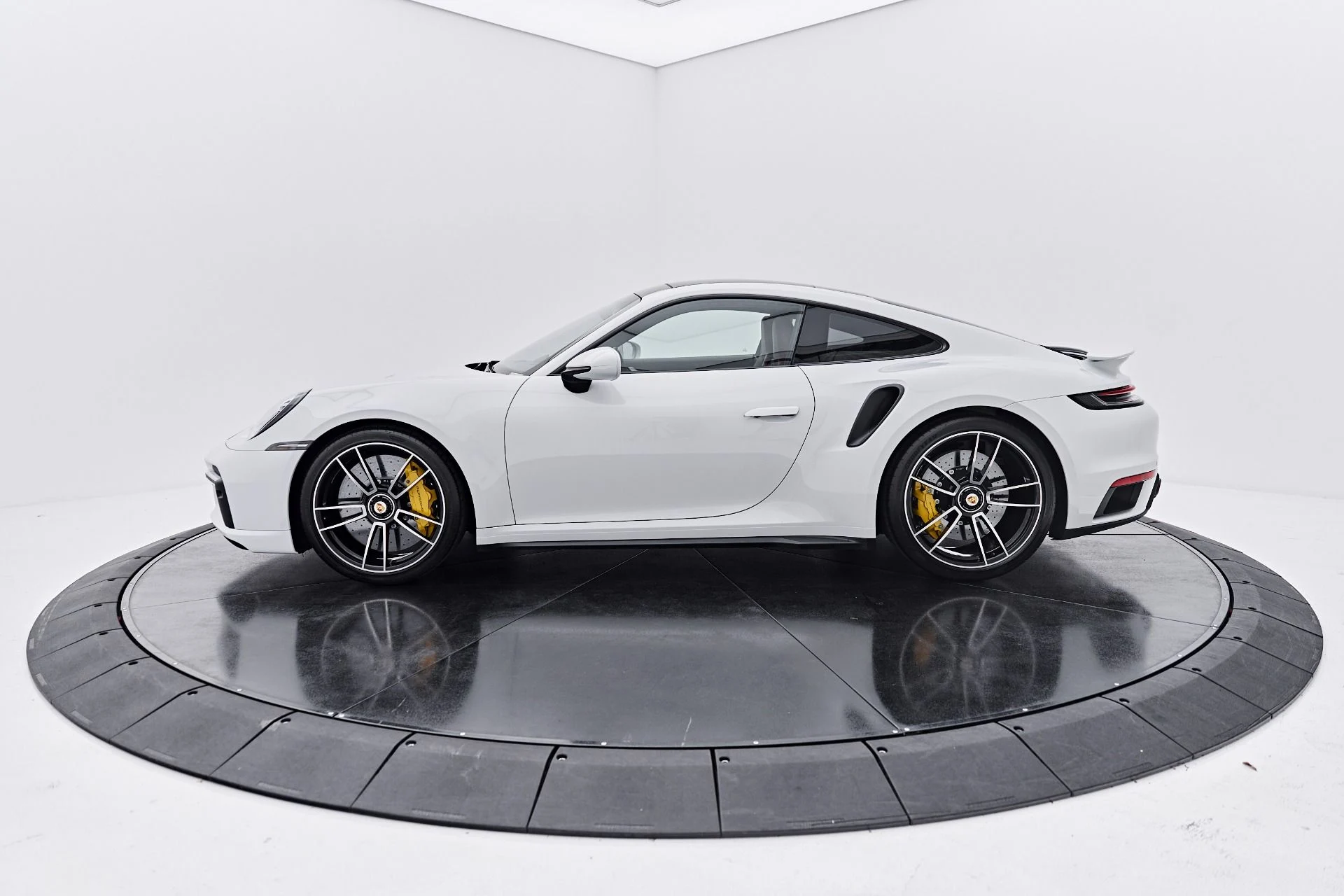 mph010_2089704043_Used_2022_Porsche_911_Turbo_S_1790299704_e5a66bd7ec