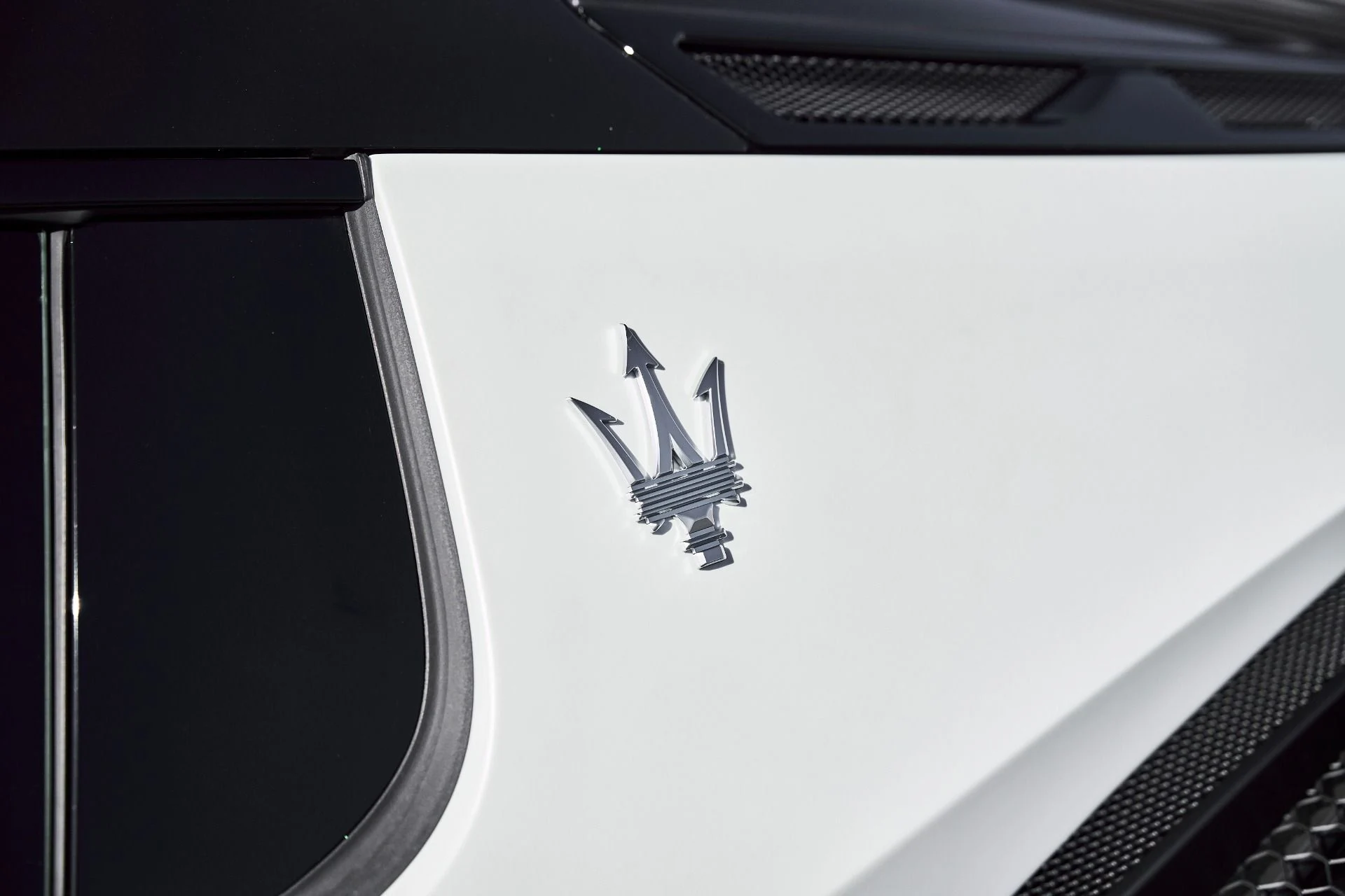 mph010_209302607_Used_2023_Maserati_MC_20_Base_1773796504_7a8c4c3456