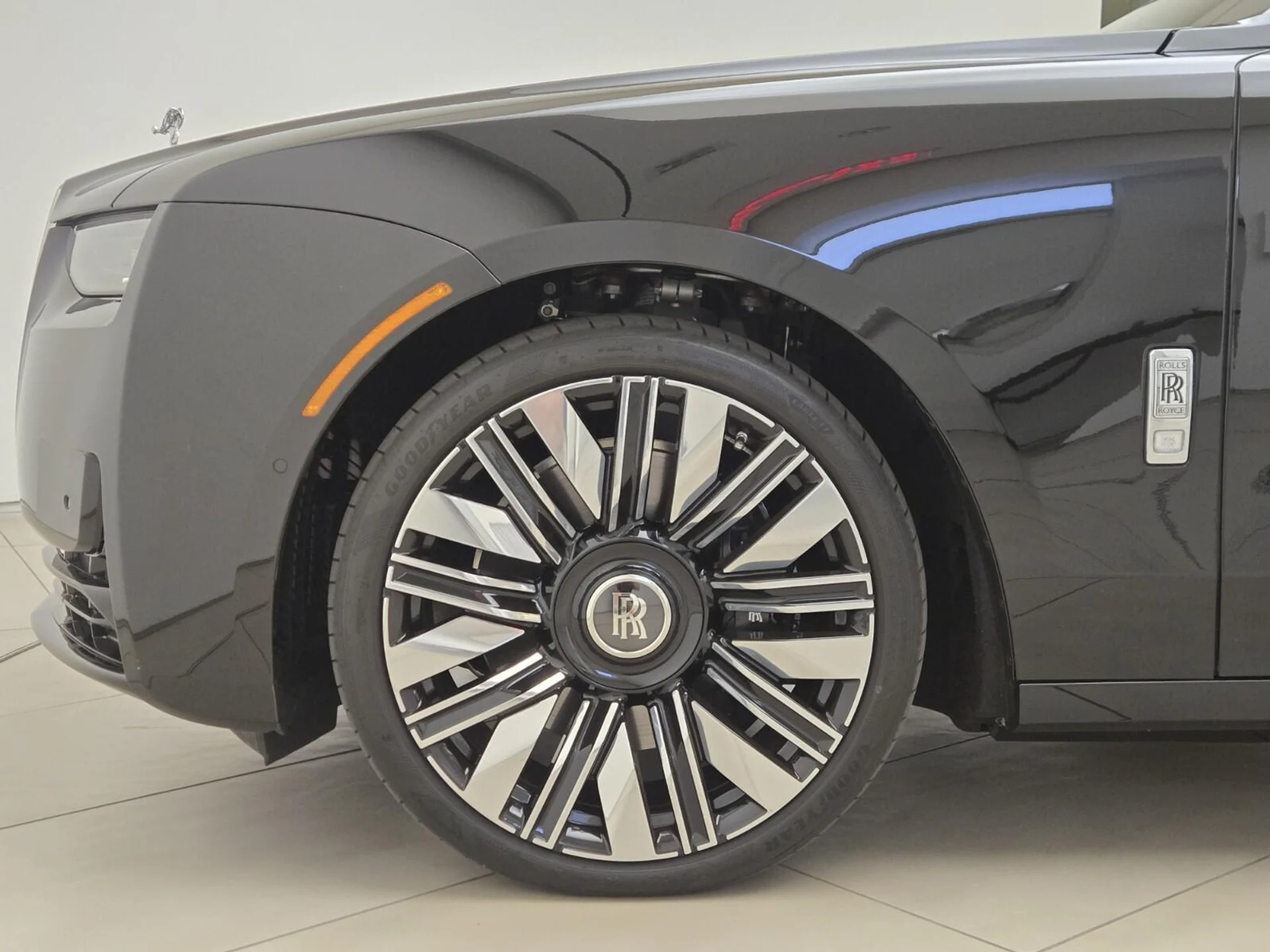 mph010_209934613_Used_2025_Rolls_Royce_Ghost_1777356179_8dabf53004