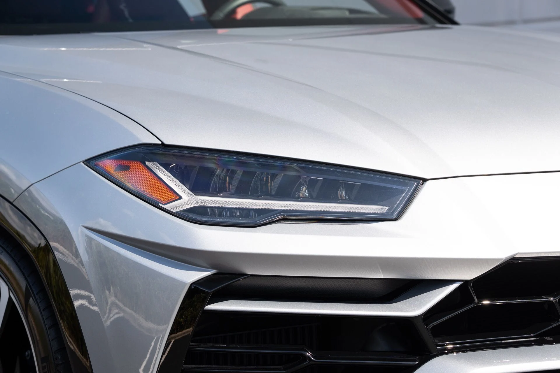 mph010_2106627483_Used_2022_Lamborghini_Urus_1770690392_b25fe1adad