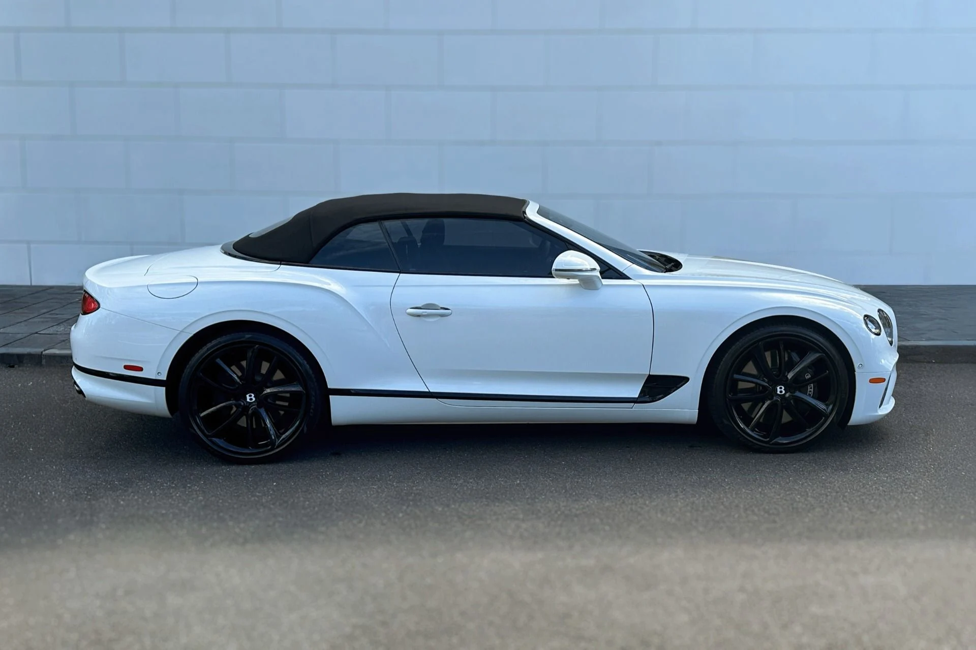 mph010_2111463382_Used_2022_Bentley_Continental_GTC_V8_1760707469_64dca13cc6