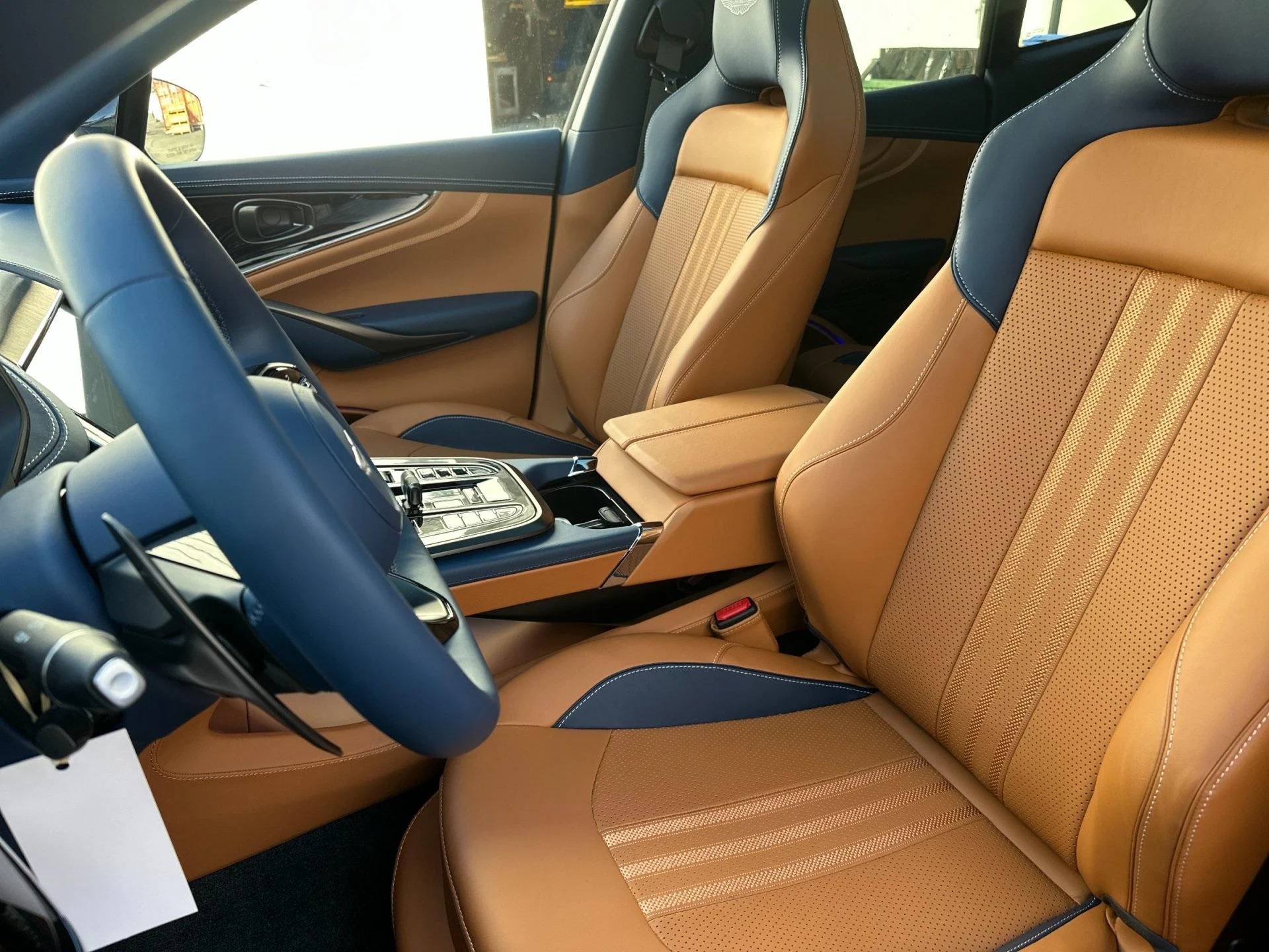 mph010_2113371896_New_2025_Aston_Martin_DBX_707_1761314798_9b03d242c3