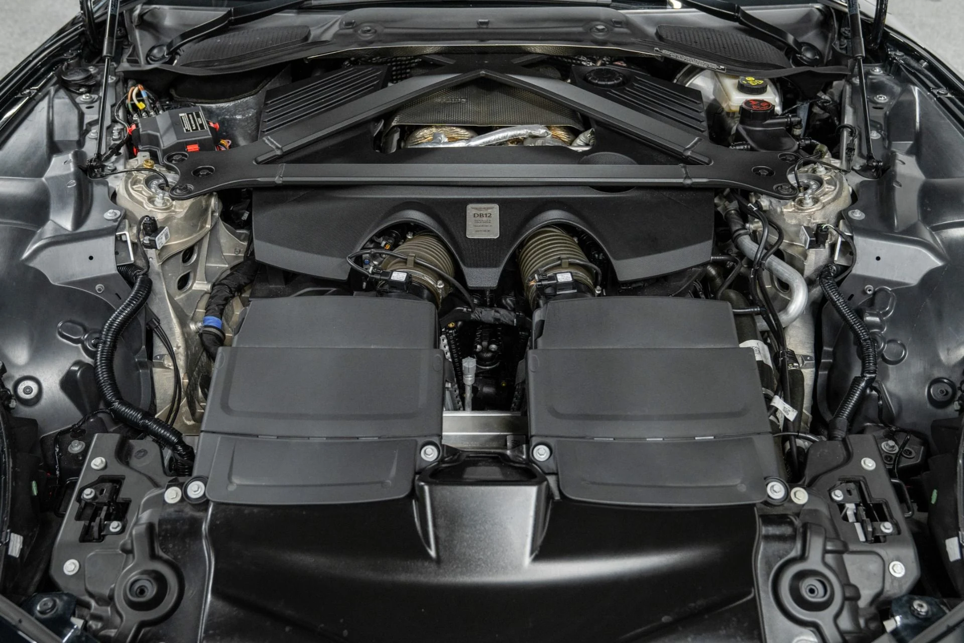 mph010_2129474322_Used_2024_Aston_Martin_DB_12_V8_Special_Paint_Color_Bowers_and_Wilkins_Premium_Audio_Carbon_Brakes_1771535066_31466ba3c2