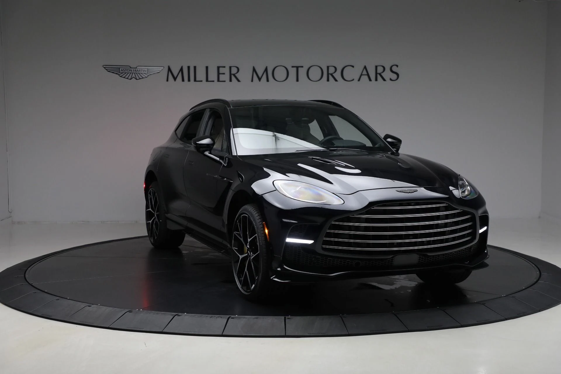mph010_2146086350_New_2025_Aston_Martin_DBX_707_7f40612c36
