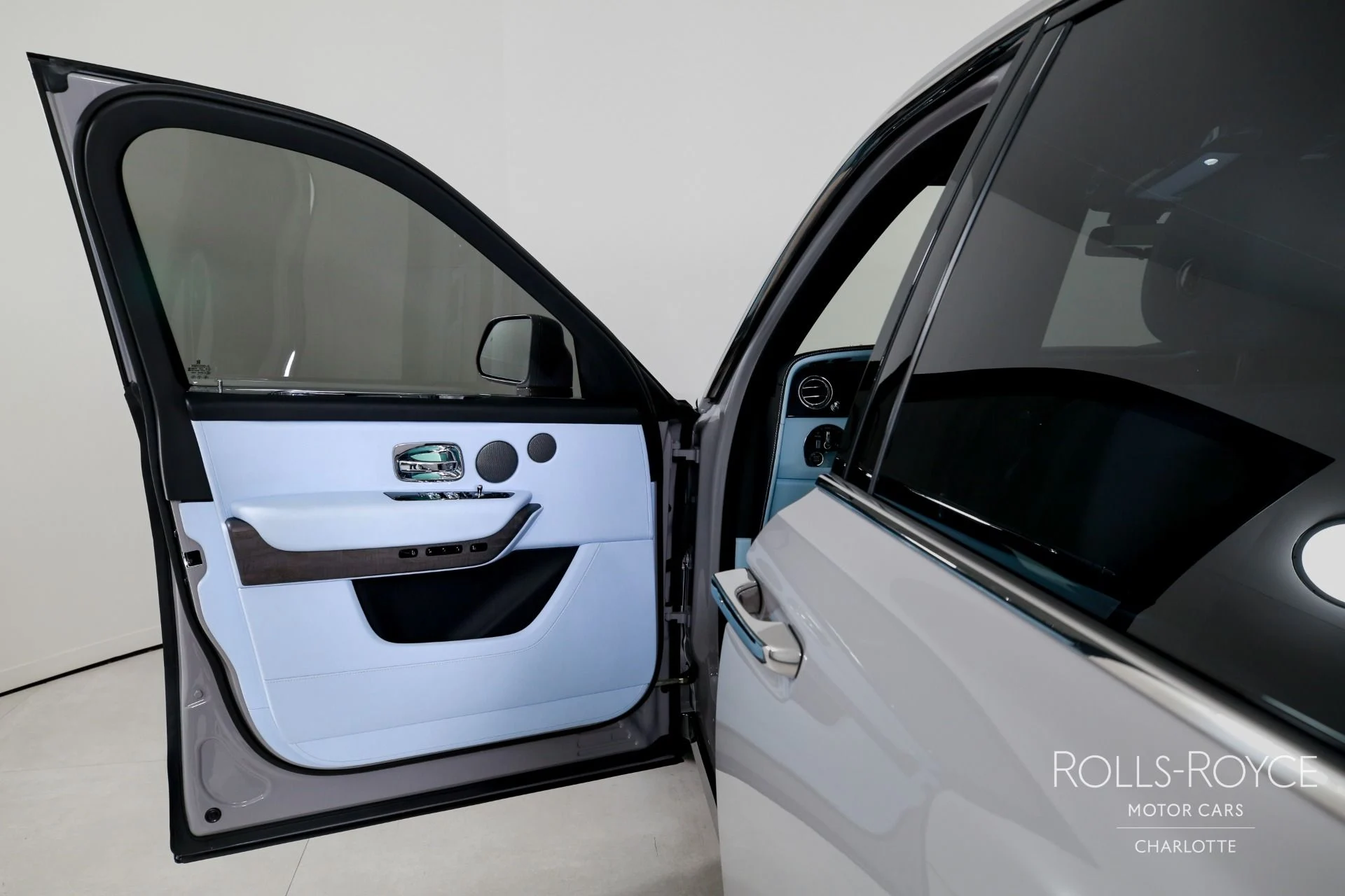 mph010_2148657061_Used_2025_Rolls_Royce_Cullinan_1771363273_c973393763