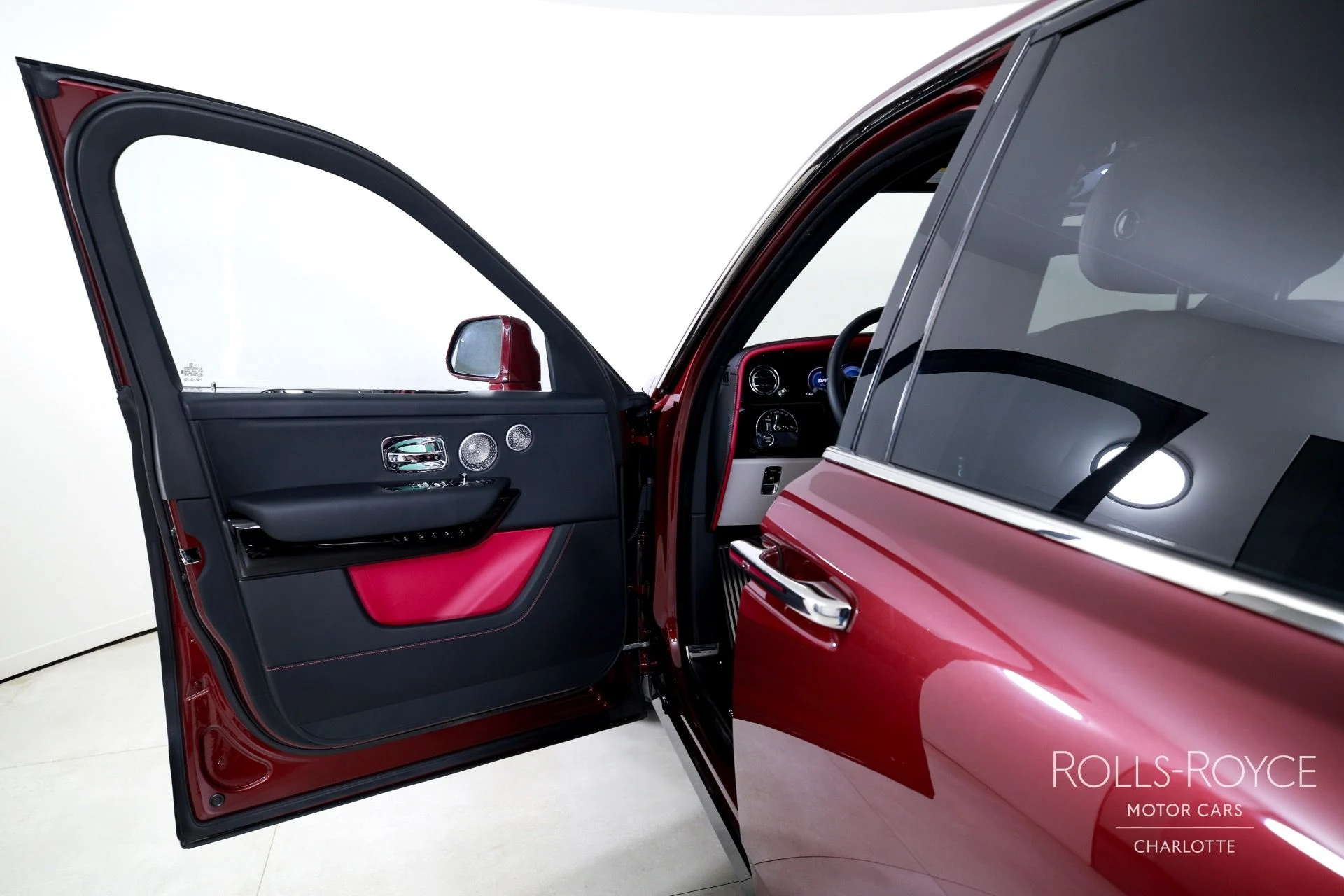 mph010_2149806508_Used_2025_Rolls_Royce_Cullinan_1757533744_2cdde0a410