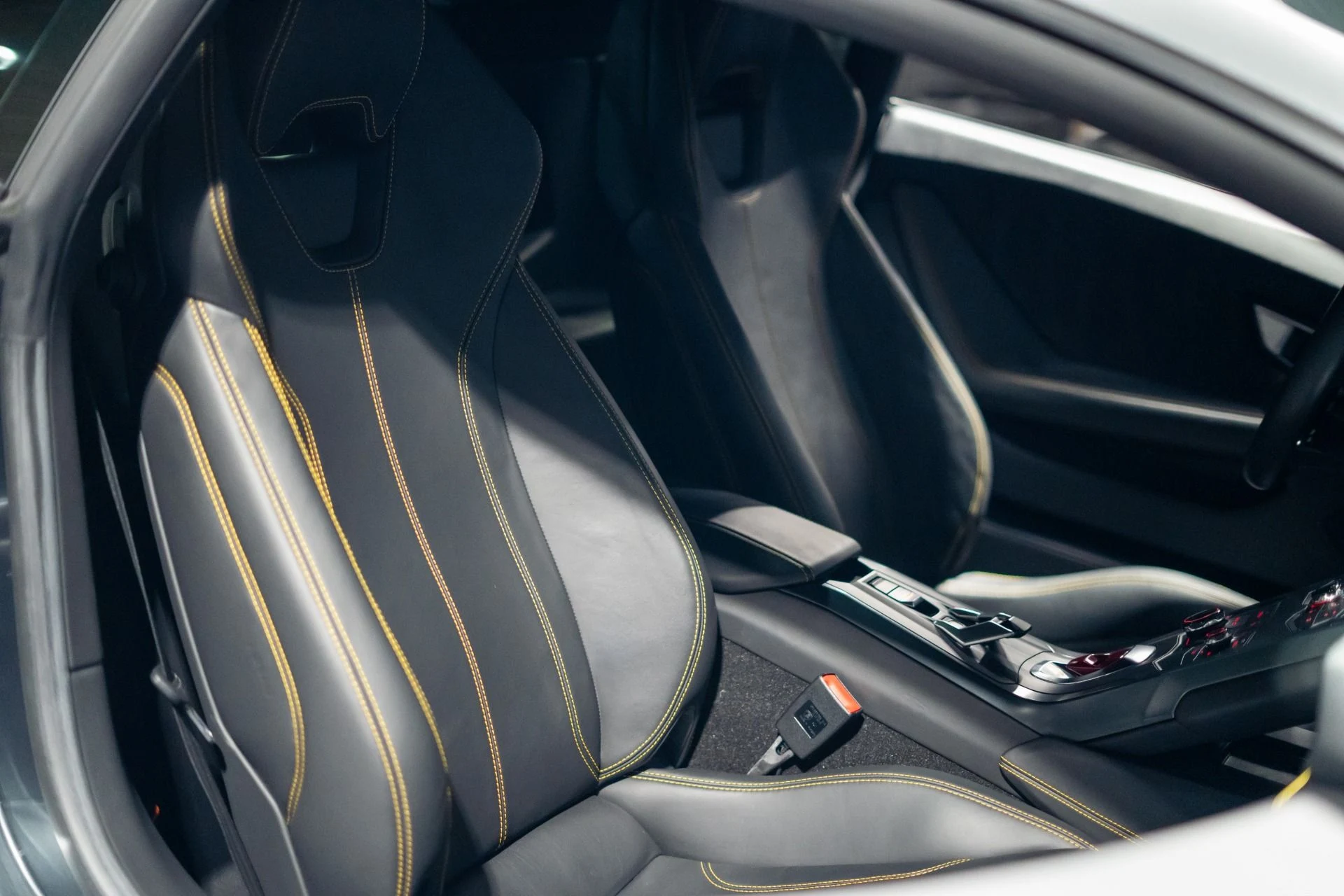 mph010_21538484_Used_2015_Lamborghini_Huracan_LP_610_4_1783790288_4920f95094