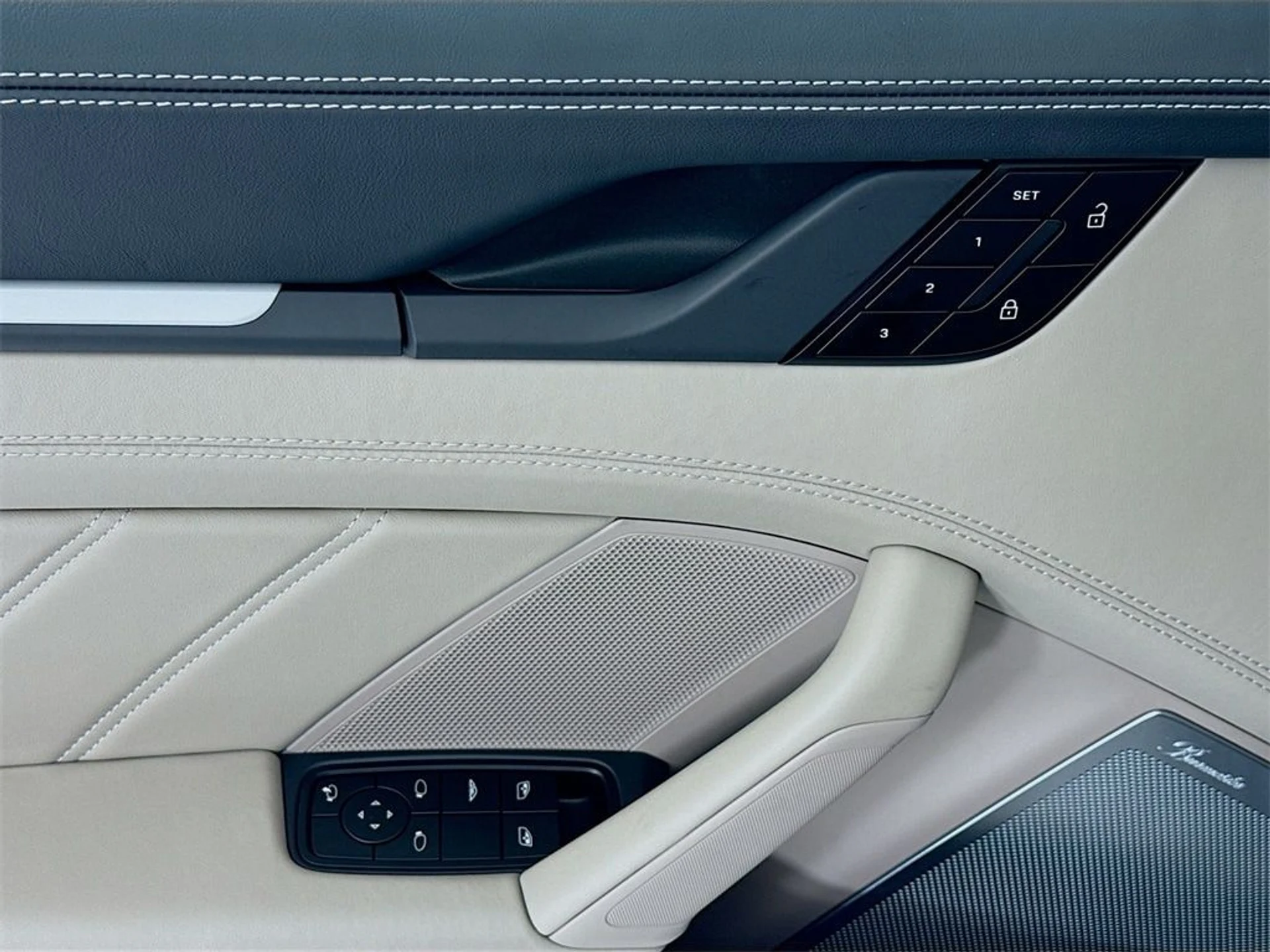 mph010_2155640424_57d9142726b32af711dd9bc9359ef459x_872f646a51