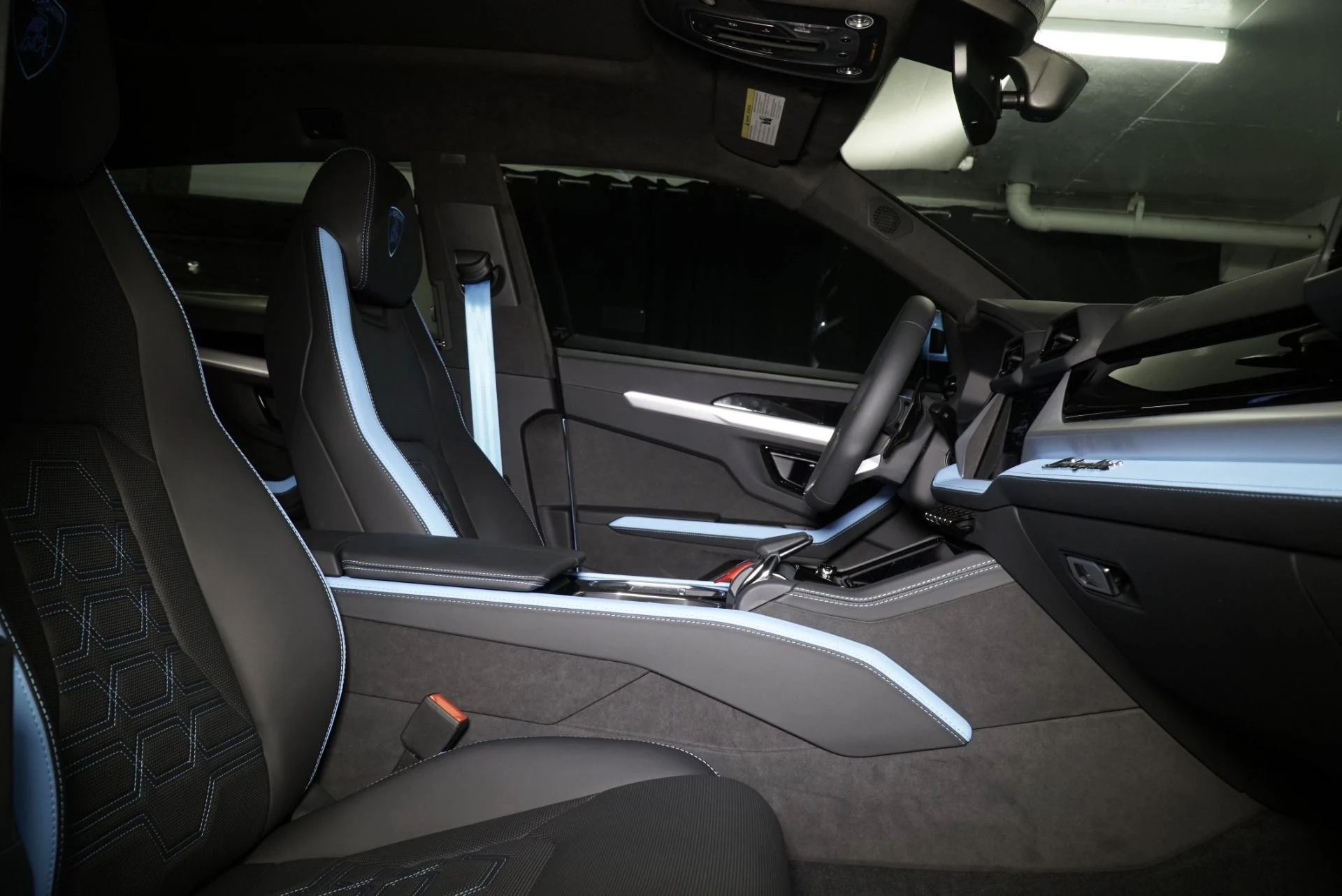 mph010_2155924378_New_2025_Lamborghini_Urus_SE_1760113903_ae89405cb5