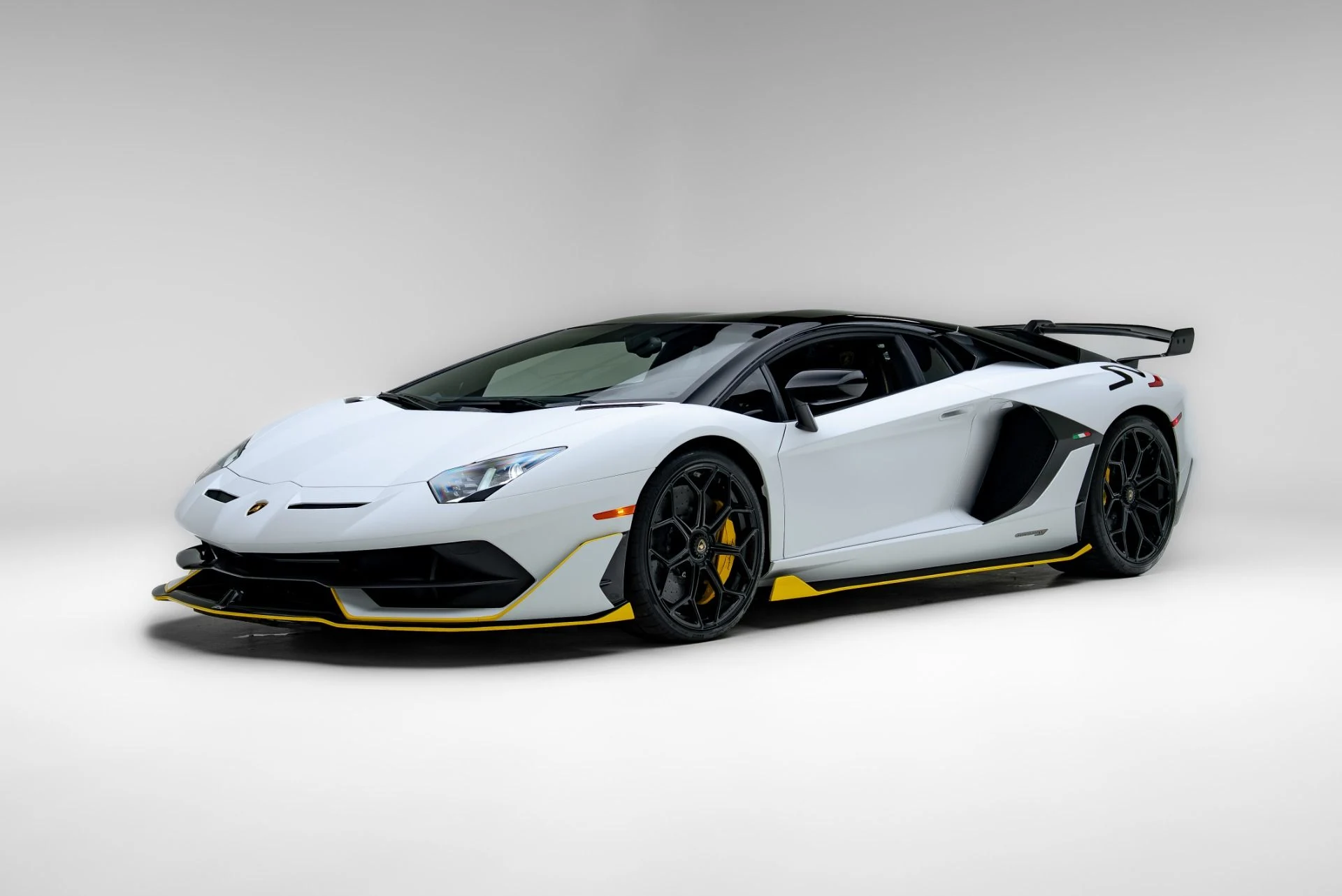 mph010_2162494878_Used_2021_Lamborghini_Aventador_LP_770_4_SVJ_1776372314_96e4e88c5d